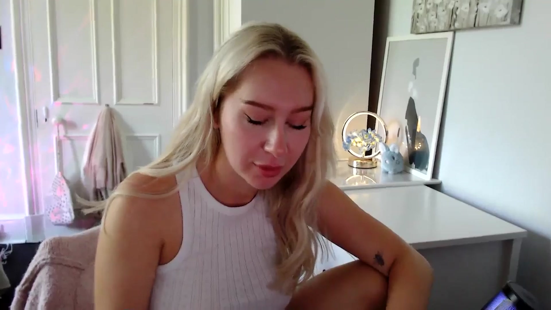 Gallery image thumbnail from British_Cutie's myfreecams stream on, 06/29/2025, 14:31 image 12 of 20