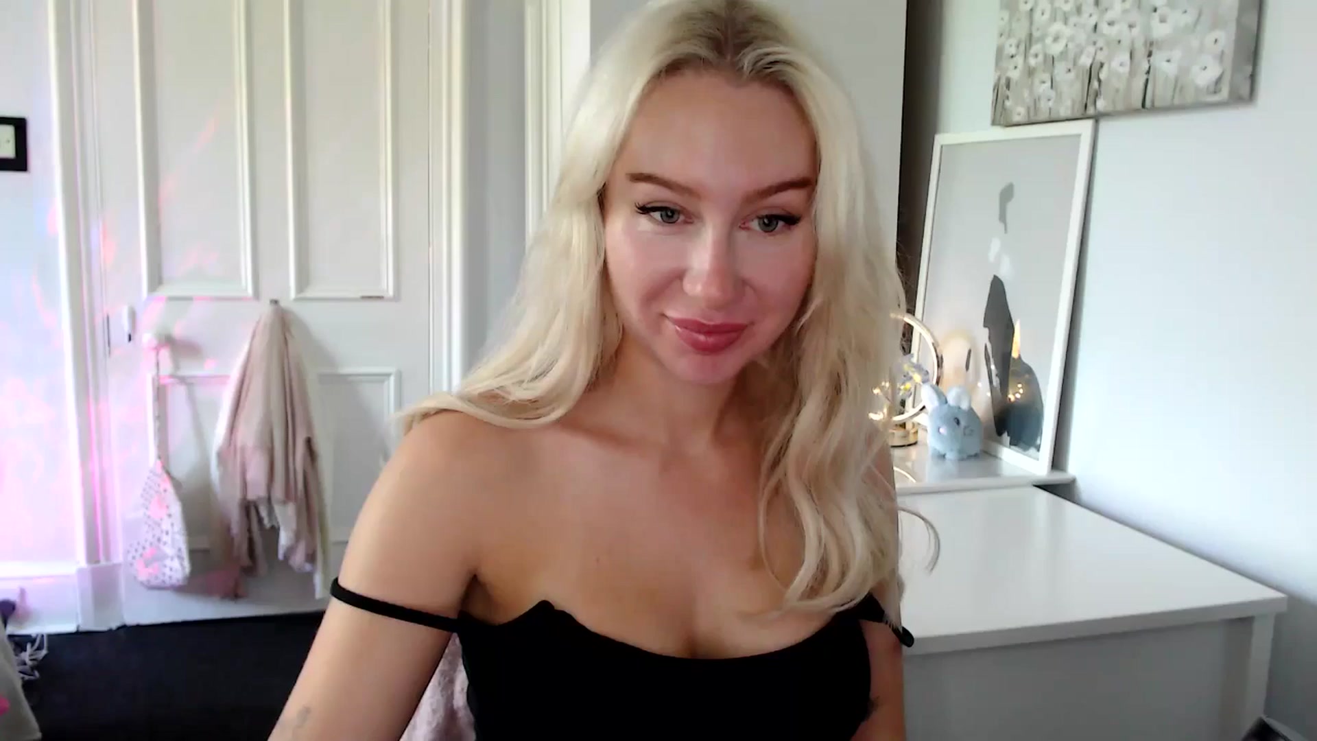 Gallery image thumbnail from British_Cutie's myfreecams stream on, 06/29/2025, 14:31 image 3 of 20