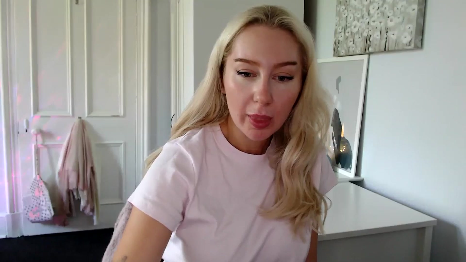 Gallery image thumbnail from British_Cutie's myfreecams stream on, 06/29/2025, 14:31 image 4 of 20