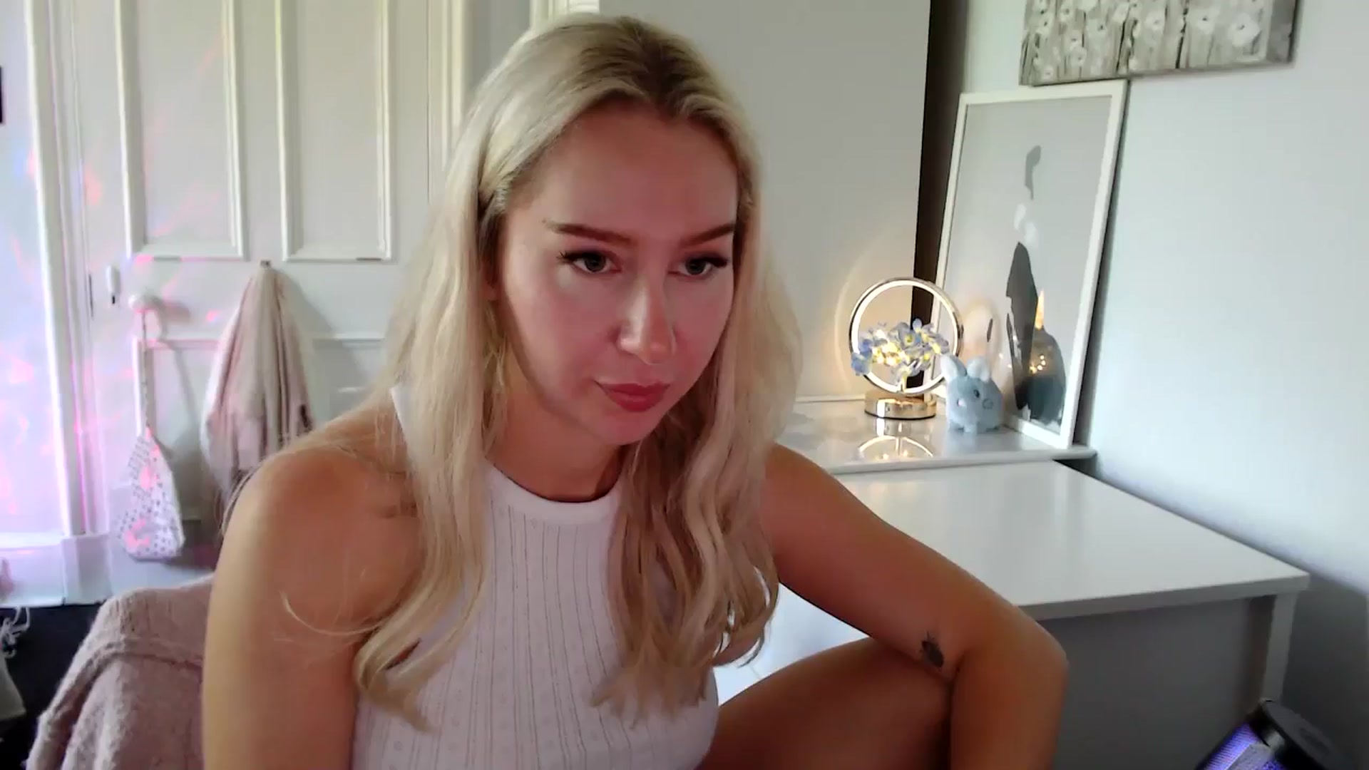 Gallery image thumbnail from British_Cutie's myfreecams stream on, 06/29/2025, 14:31 image 11 of 20