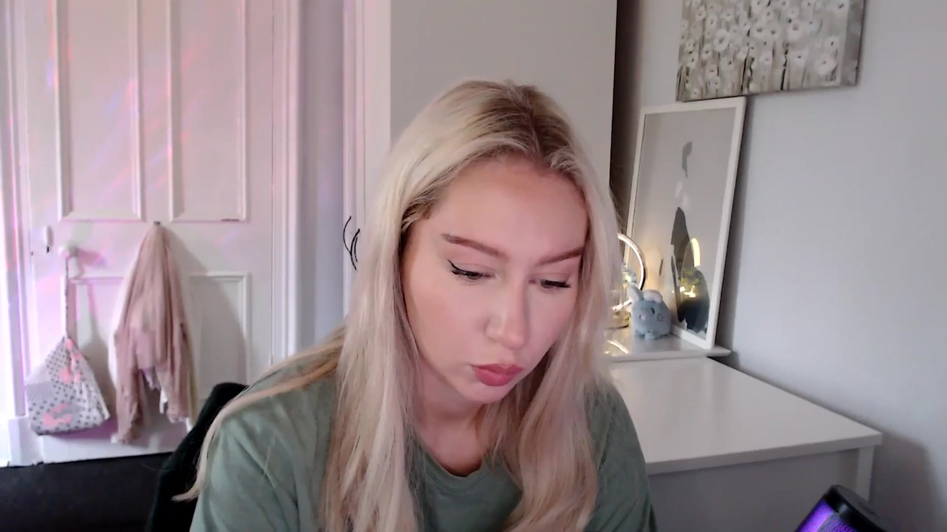 Gallery image thumbnail from British_Cutie's myfreecams stream on, 07/01/2025, 09:29 image 18 of 20