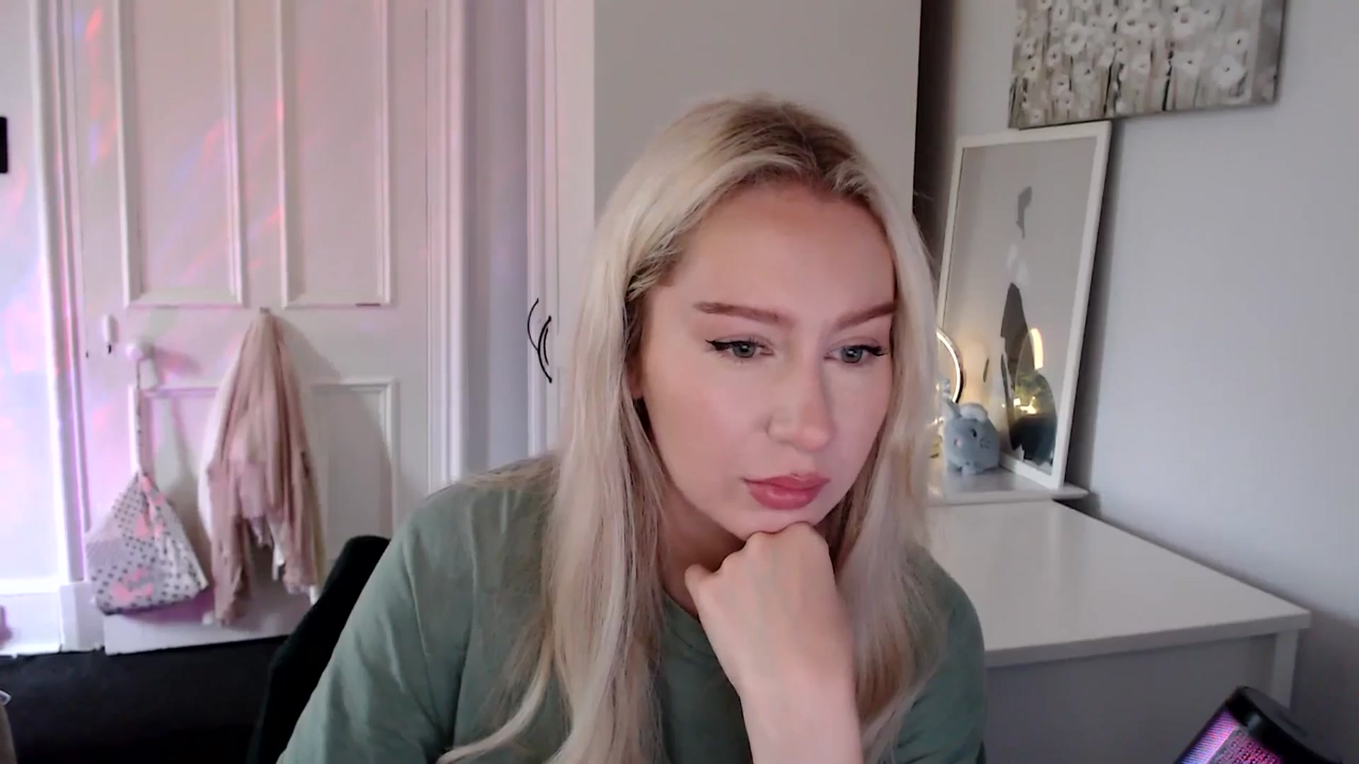 Gallery image thumbnail from British_Cutie's myfreecams stream on, 07/01/2025, 09:29 image 13 of 20