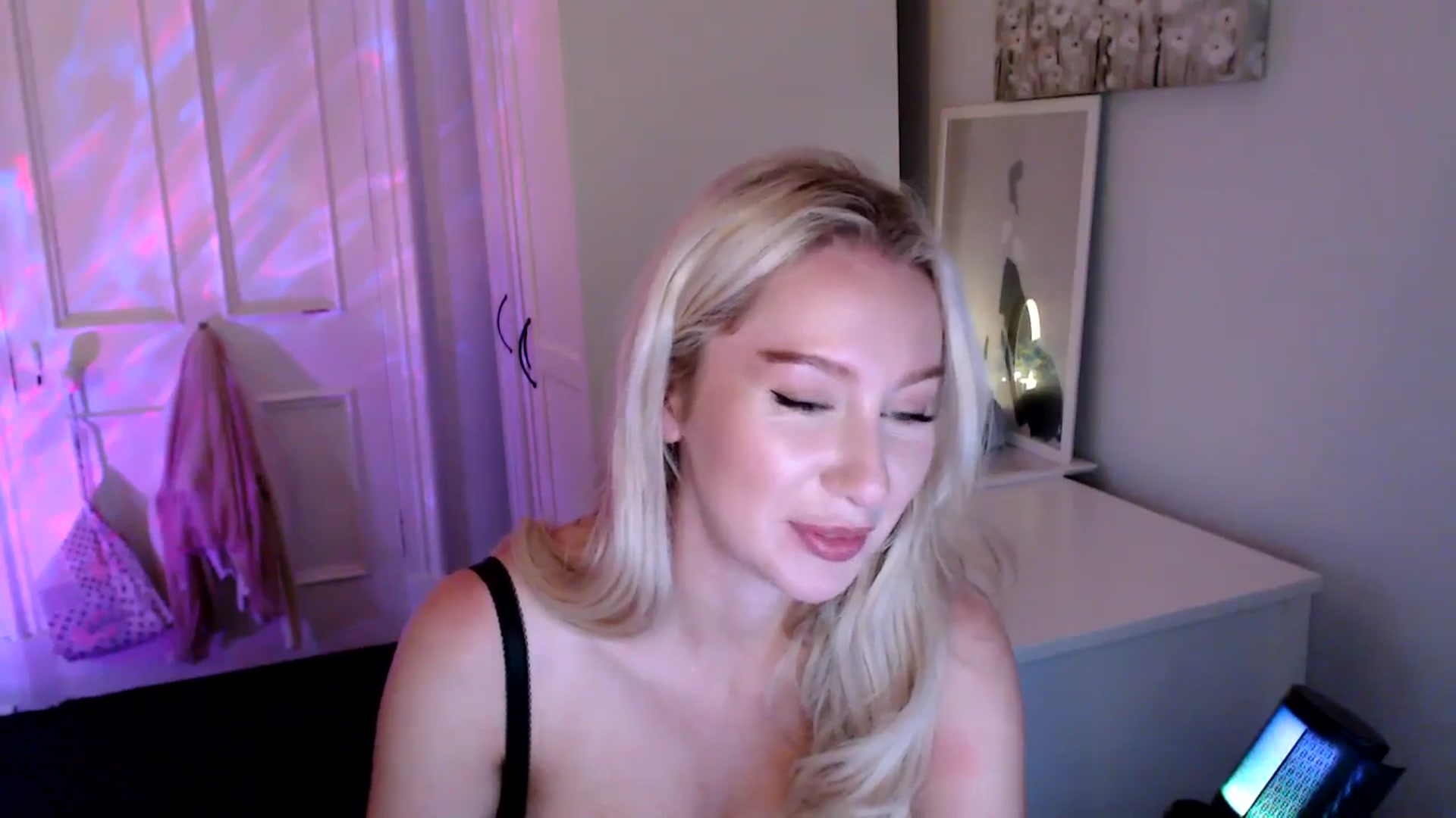 Gallery image thumbnail from British_Cutie's myfreecams stream on, 07/01/2025, 21:06 image 11 of 20