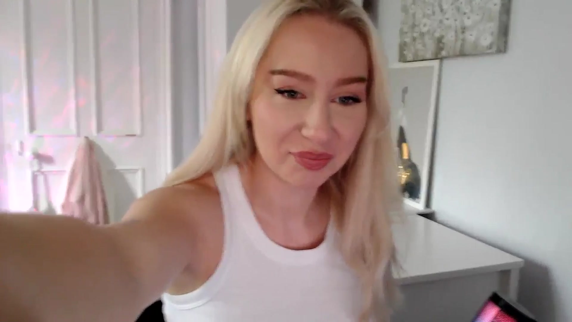 Gallery image thumbnail from British_Cutie's myfreecams stream on, 07/02/2025, 16:50 image 18 of 20