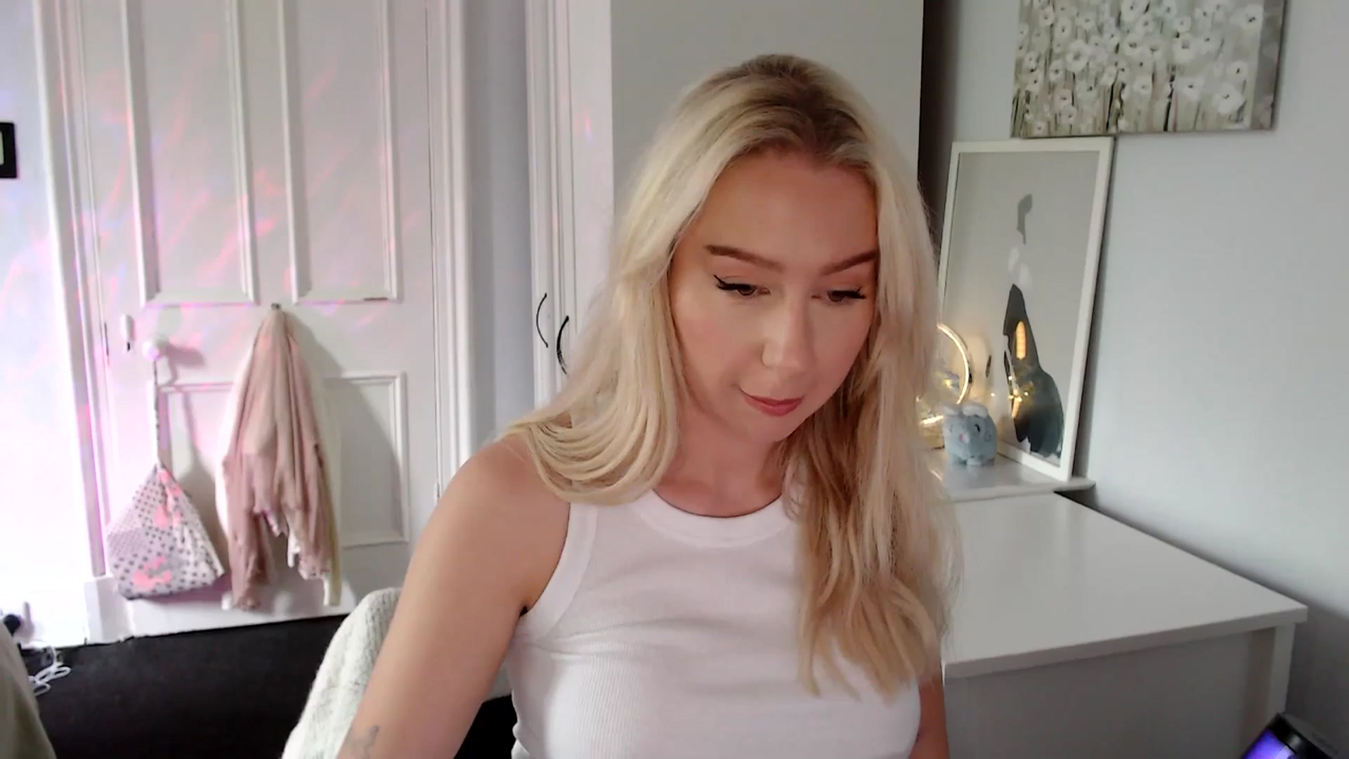 Gallery image thumbnail from British_Cutie's myfreecams stream on, 07/02/2025, 16:50 image 15 of 20