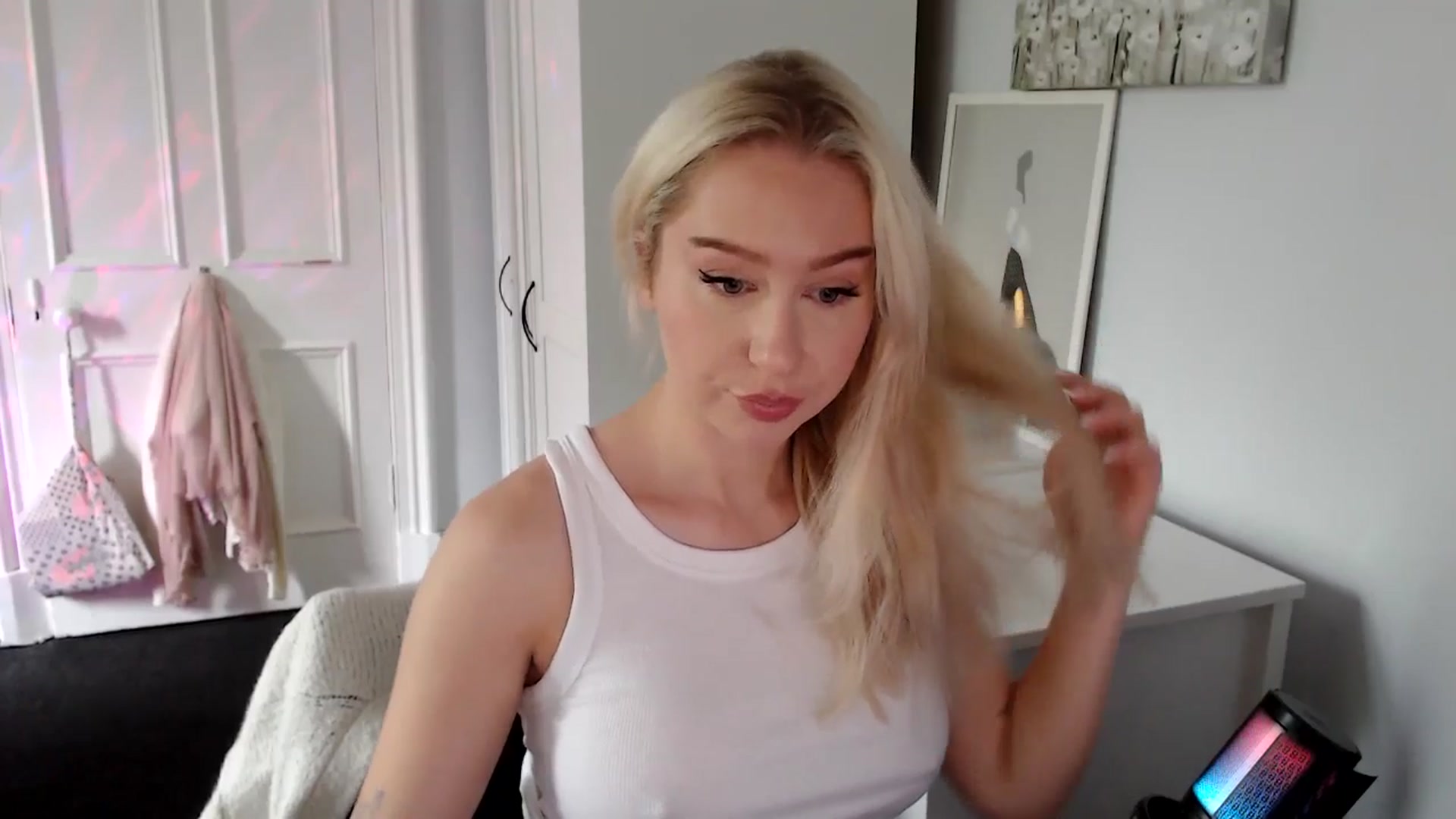 Gallery image thumbnail from British_Cutie's myfreecams stream on, 07/02/2025, 16:50 image 11 of 20