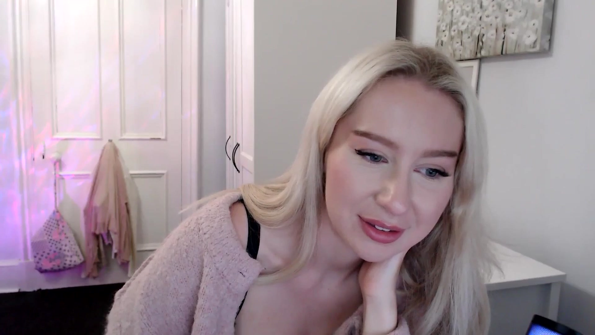 Gallery image thumbnail from British_Cutie's myfreecams stream on, 07/02/2025, 21:16 image 11 of 20