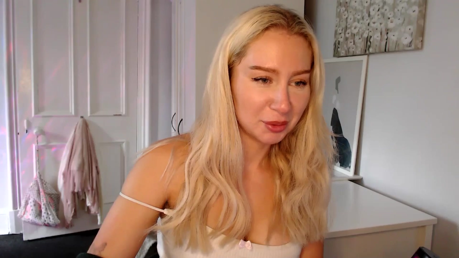 Gallery image thumbnail from British_Cutie's myfreecams stream on, 07/03/2025, 13:53 image 13 of 20