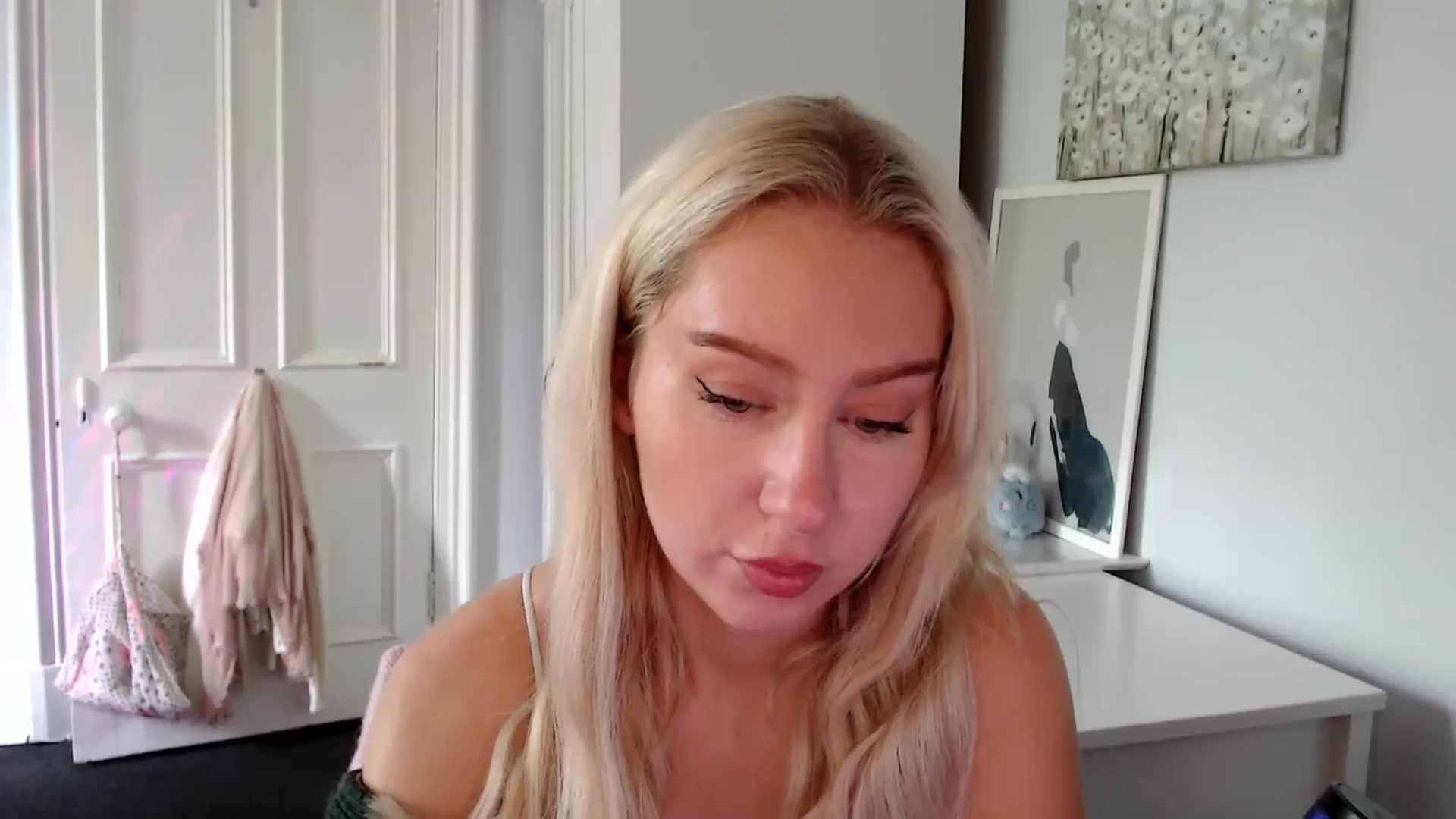Gallery image thumbnail from British_Cutie's myfreecams stream on, 07/03/2025, 13:53 image 4 of 20