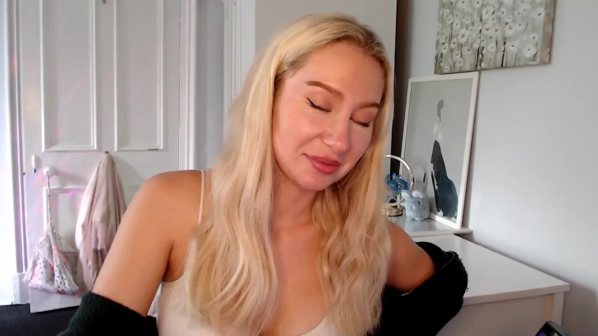 Gallery image thumbnail from British_Cutie's myfreecams stream on, 07/03/2025, 13:53 image 8 of 20