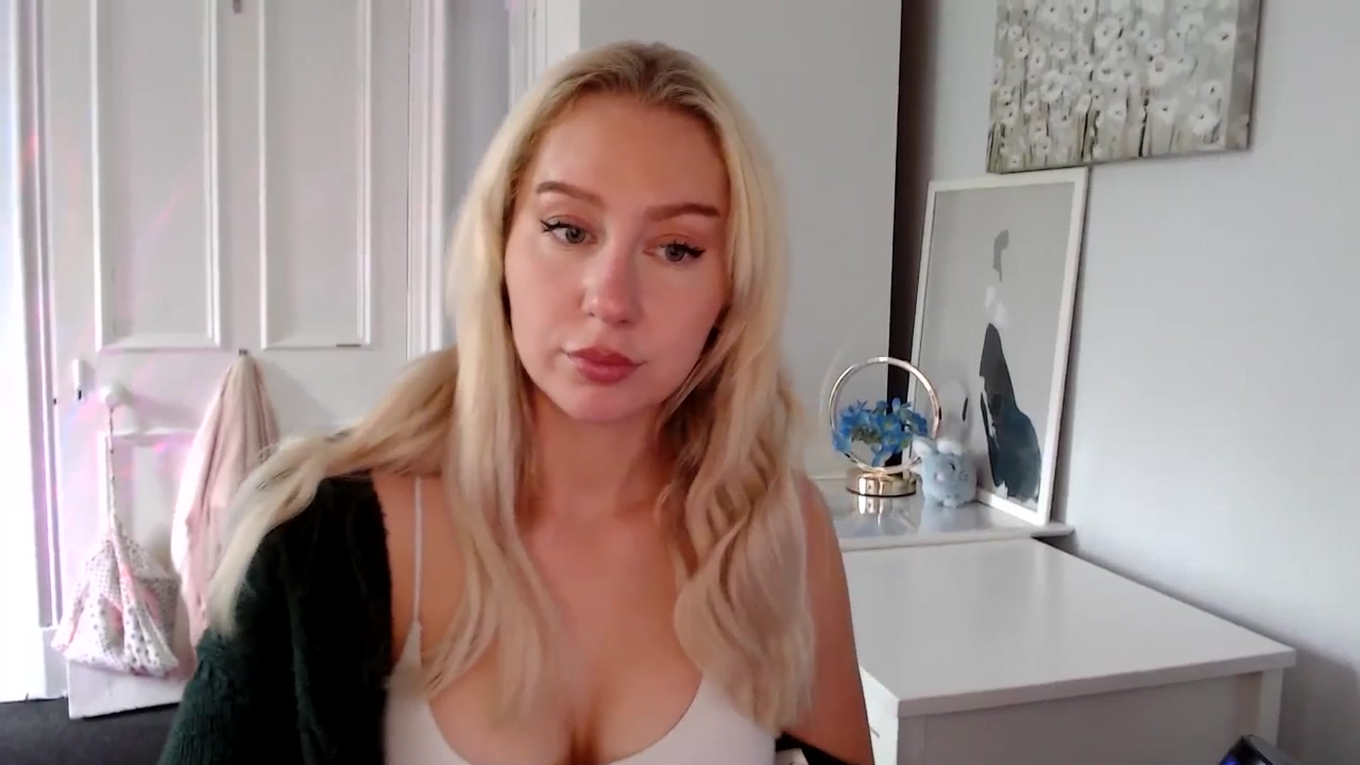 Gallery image thumbnail from British_Cutie's myfreecams stream on, 07/03/2025, 13:53 image 2 of 20