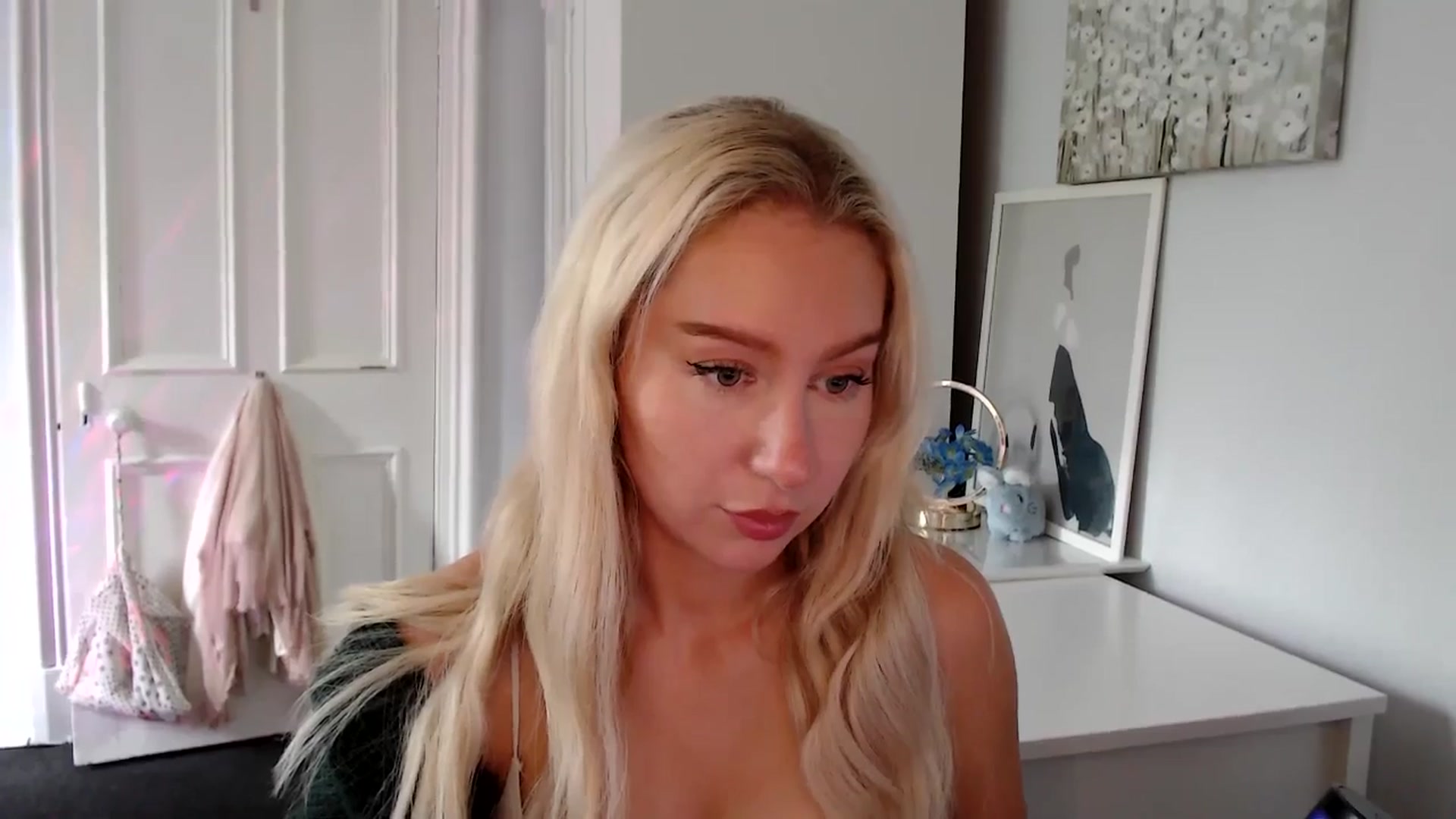 Gallery image thumbnail from British_Cutie's myfreecams stream on, 07/03/2025, 13:53 image 3 of 20