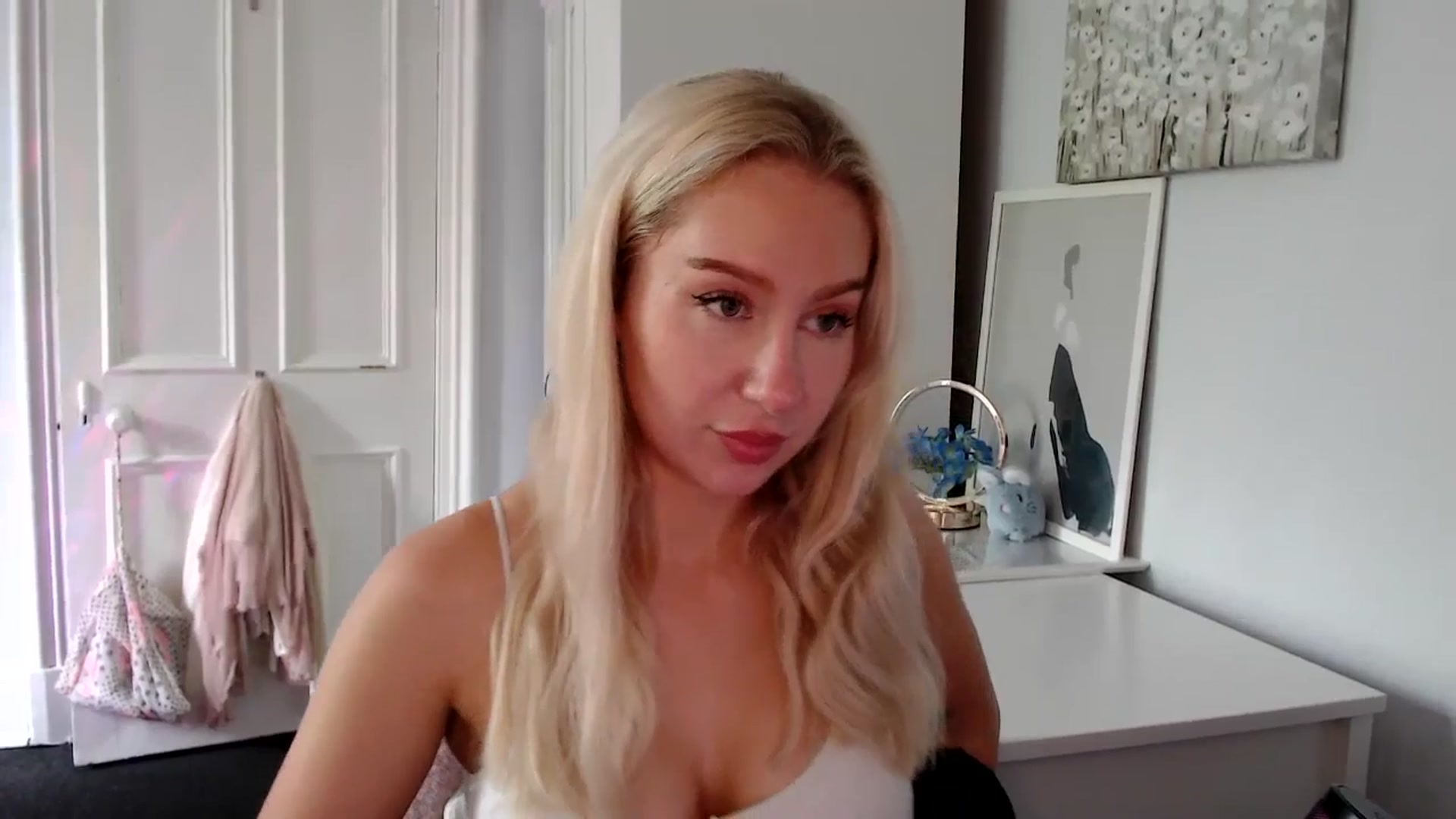 Gallery image thumbnail from British_Cutie's myfreecams stream on, 07/03/2025, 13:53 image 6 of 20