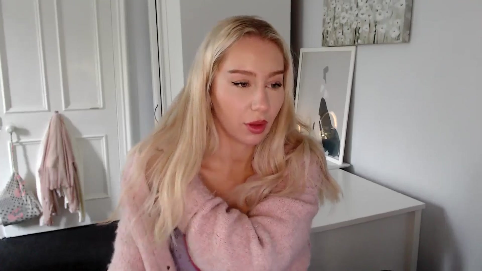 Gallery image thumbnail from British_Cutie's myfreecams stream on, 07/04/2025, 12:43 image 17 of 20