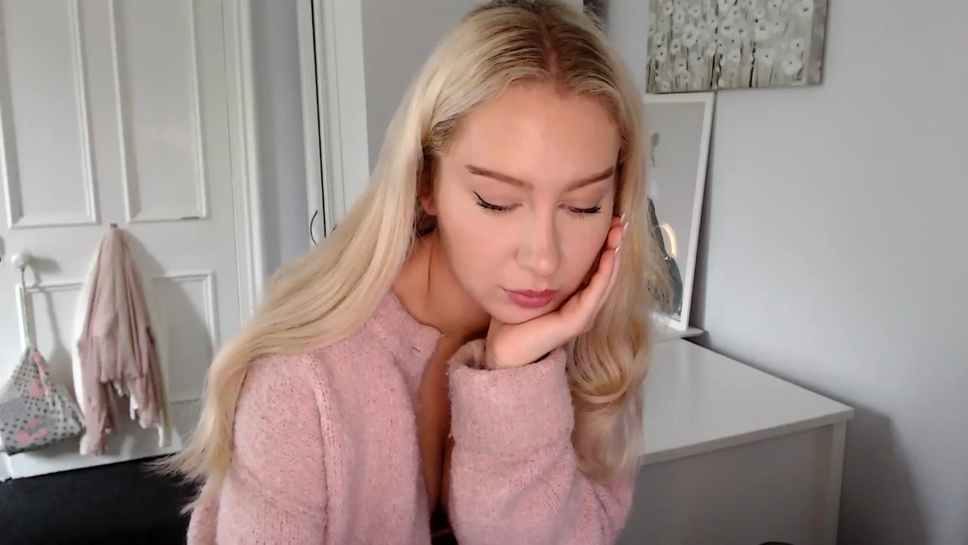 Gallery image thumbnail from British_Cutie's myfreecams stream on, 07/04/2025, 12:43 image 16 of 20