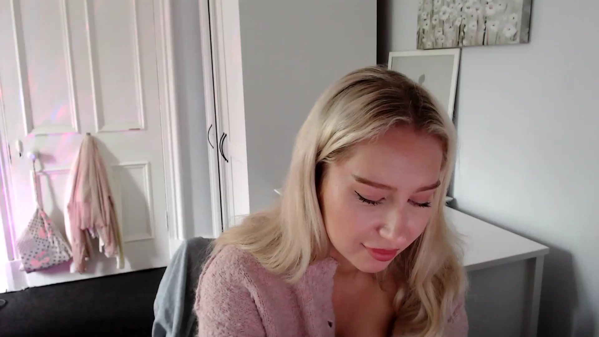 Gallery image thumbnail from British_Cutie's myfreecams stream on, 07/04/2025, 16:08 image 6 of 20