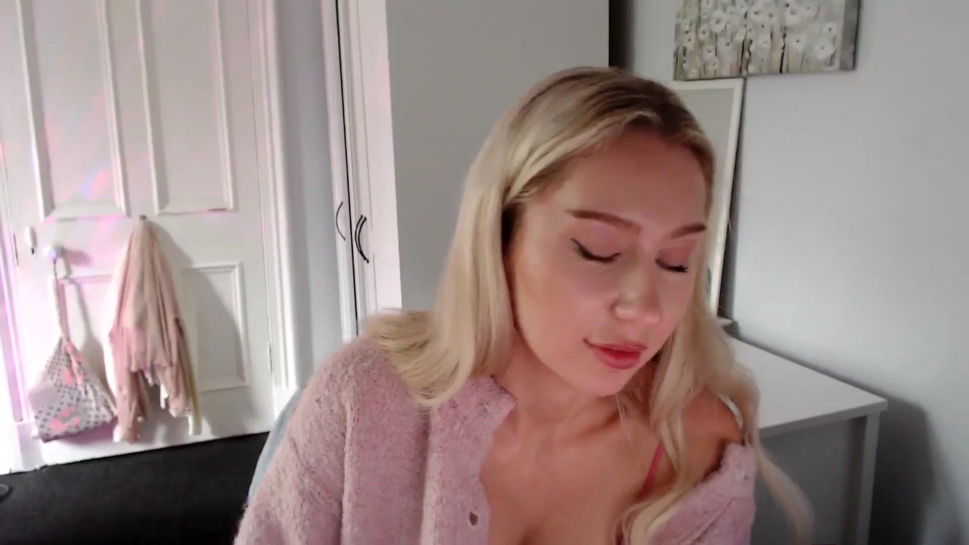 Gallery image thumbnail from British_Cutie's myfreecams stream on, 07/04/2025, 16:08 image 5 of 20