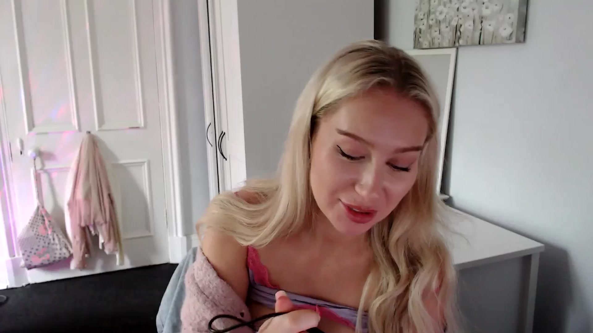 Gallery image thumbnail from British_Cutie's myfreecams stream on, 07/04/2025, 16:08 image 9 of 20