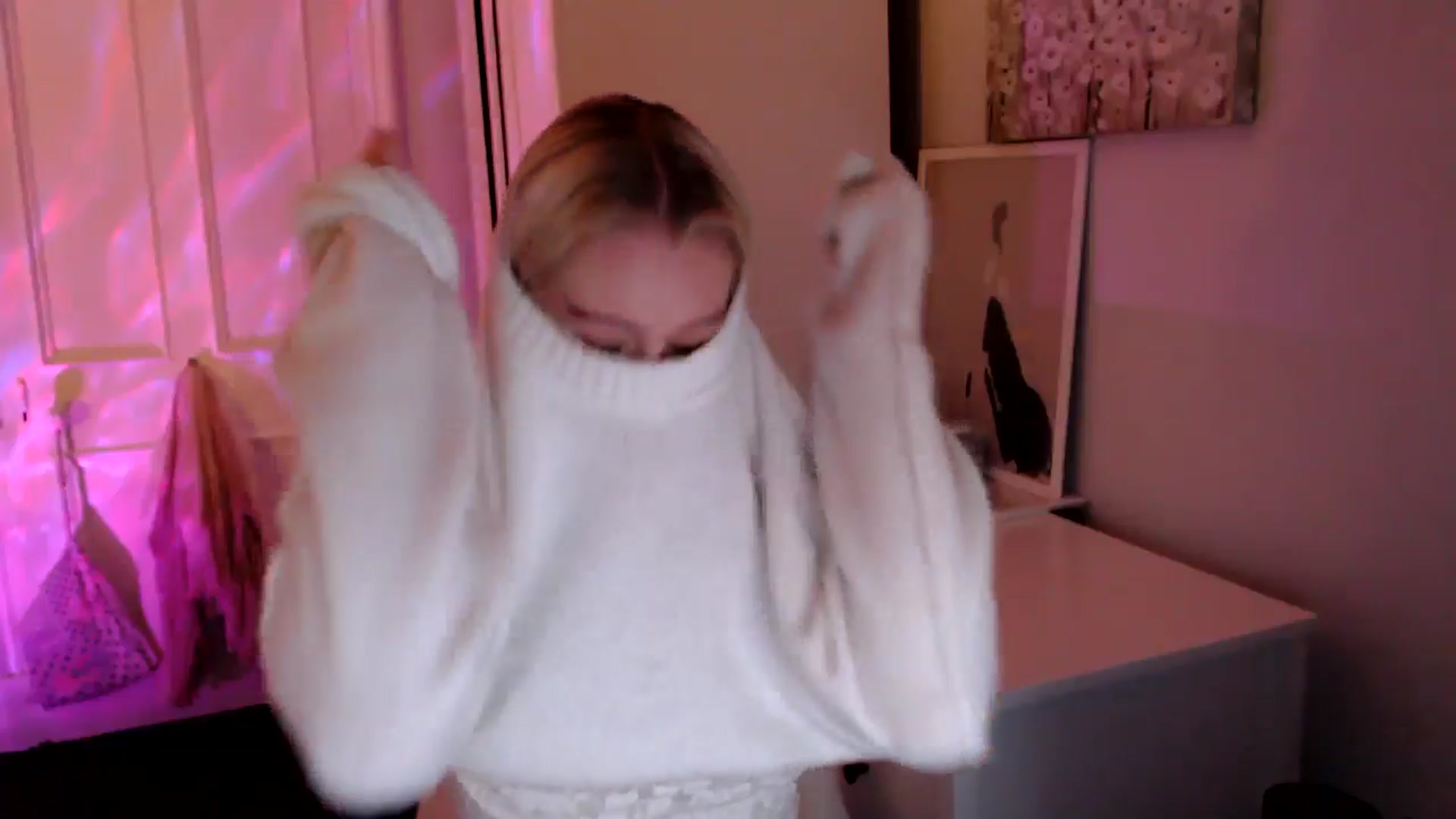 Gallery image thumbnail from British_Cutie's myfreecams stream on, 07/05/2025, 21:32 image 10 of 20