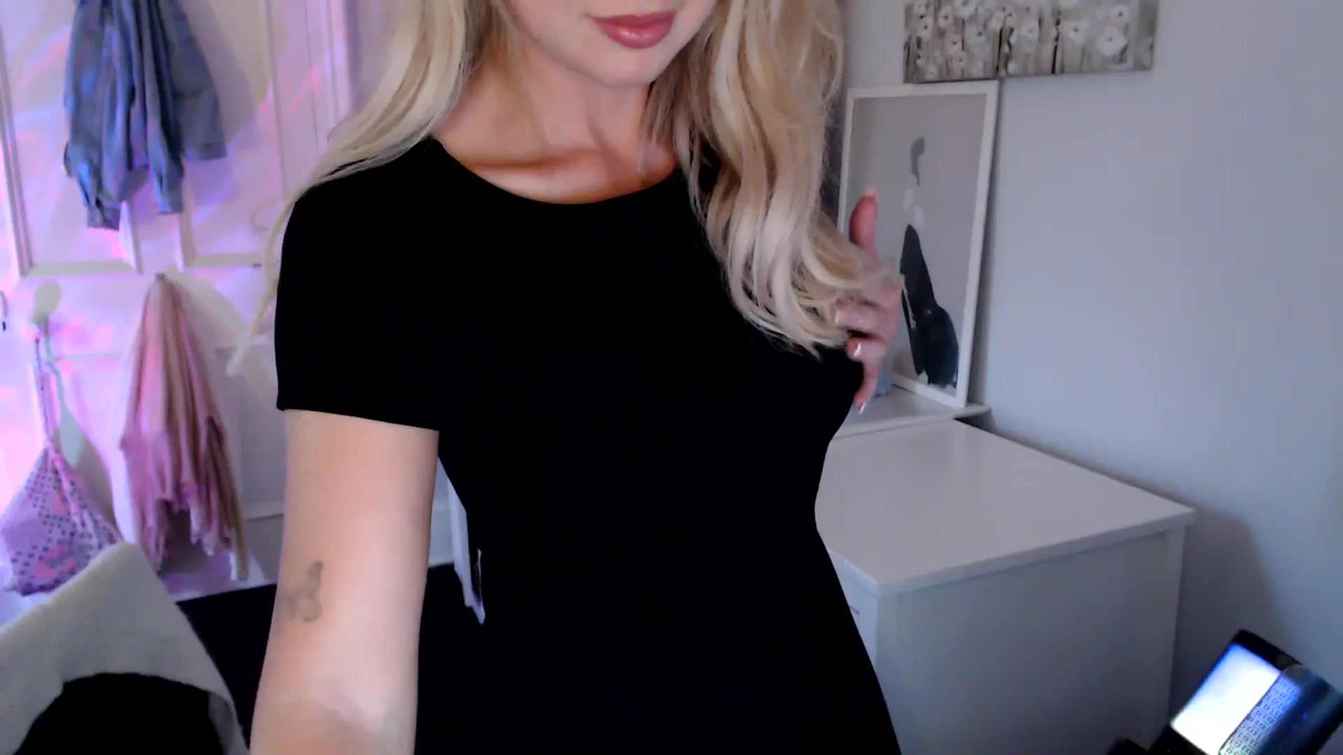 Gallery image thumbnail from British_Cutie's myfreecams stream on, 07/08/2025, 19:47 image 14 of 20