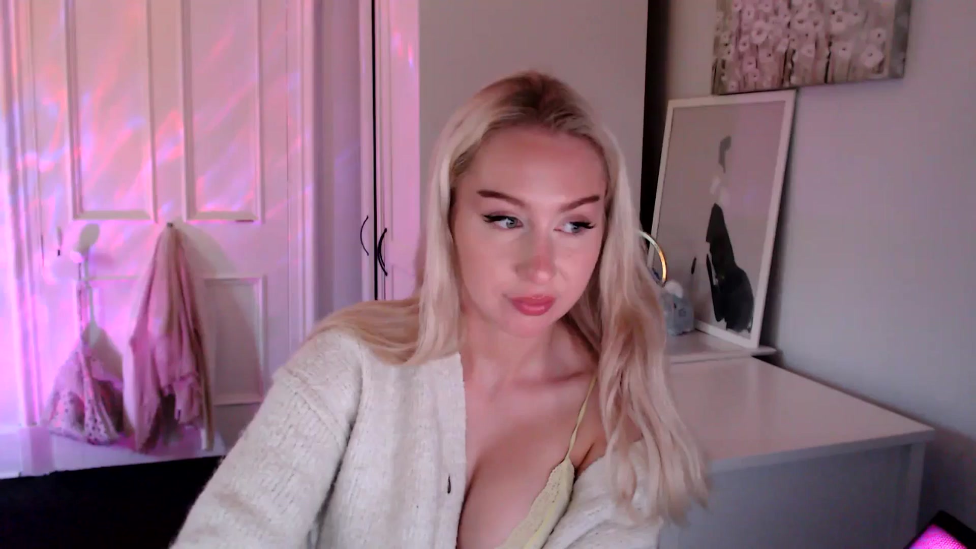 Gallery image thumbnail from British_Cutie's myfreecams stream on, 07/11/2025, 20:55 image 1 of 20