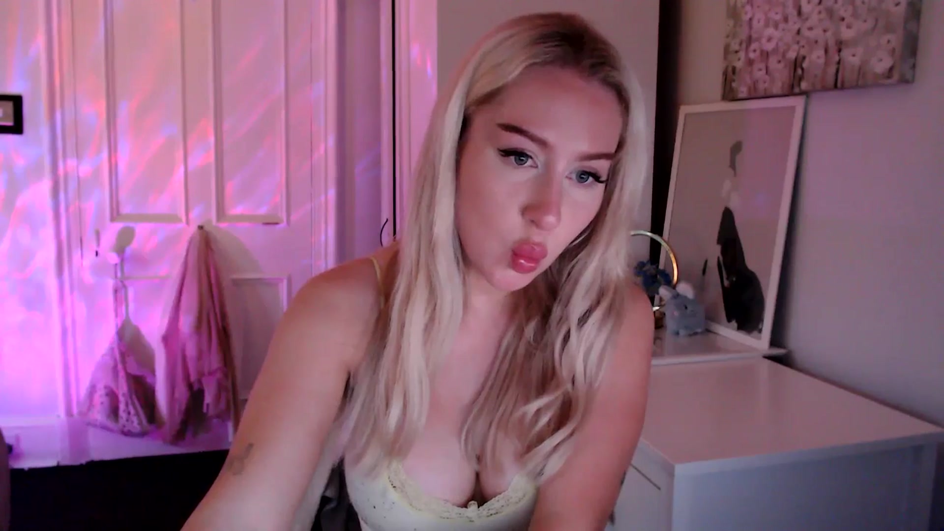 Gallery image thumbnail from British_Cutie's myfreecams stream on, 07/11/2025, 20:55 image 13 of 20