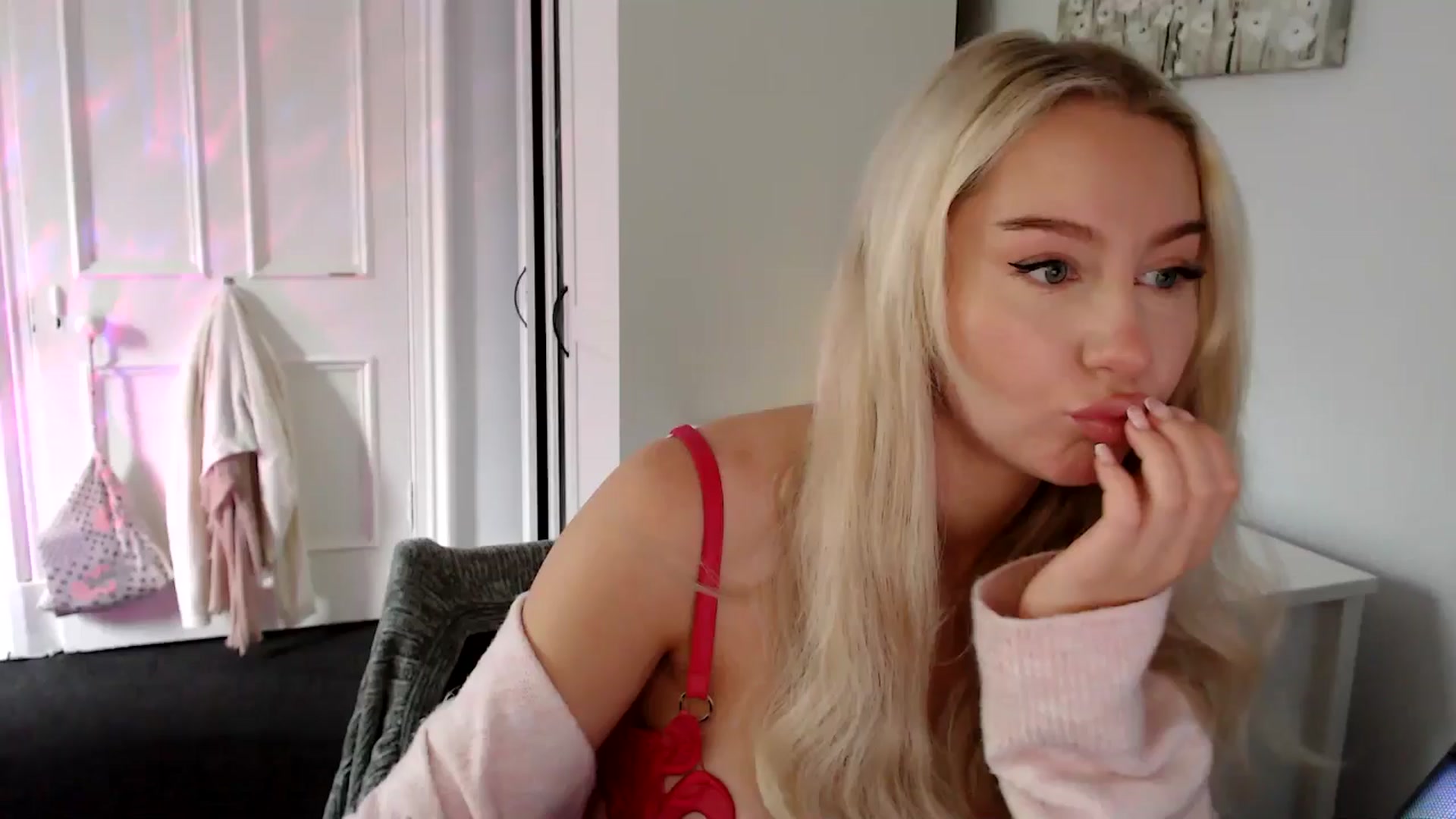 Gallery image thumbnail from British_Cutie's myfreecams stream on, 07/14/2025, 11:37 image 11 of 20