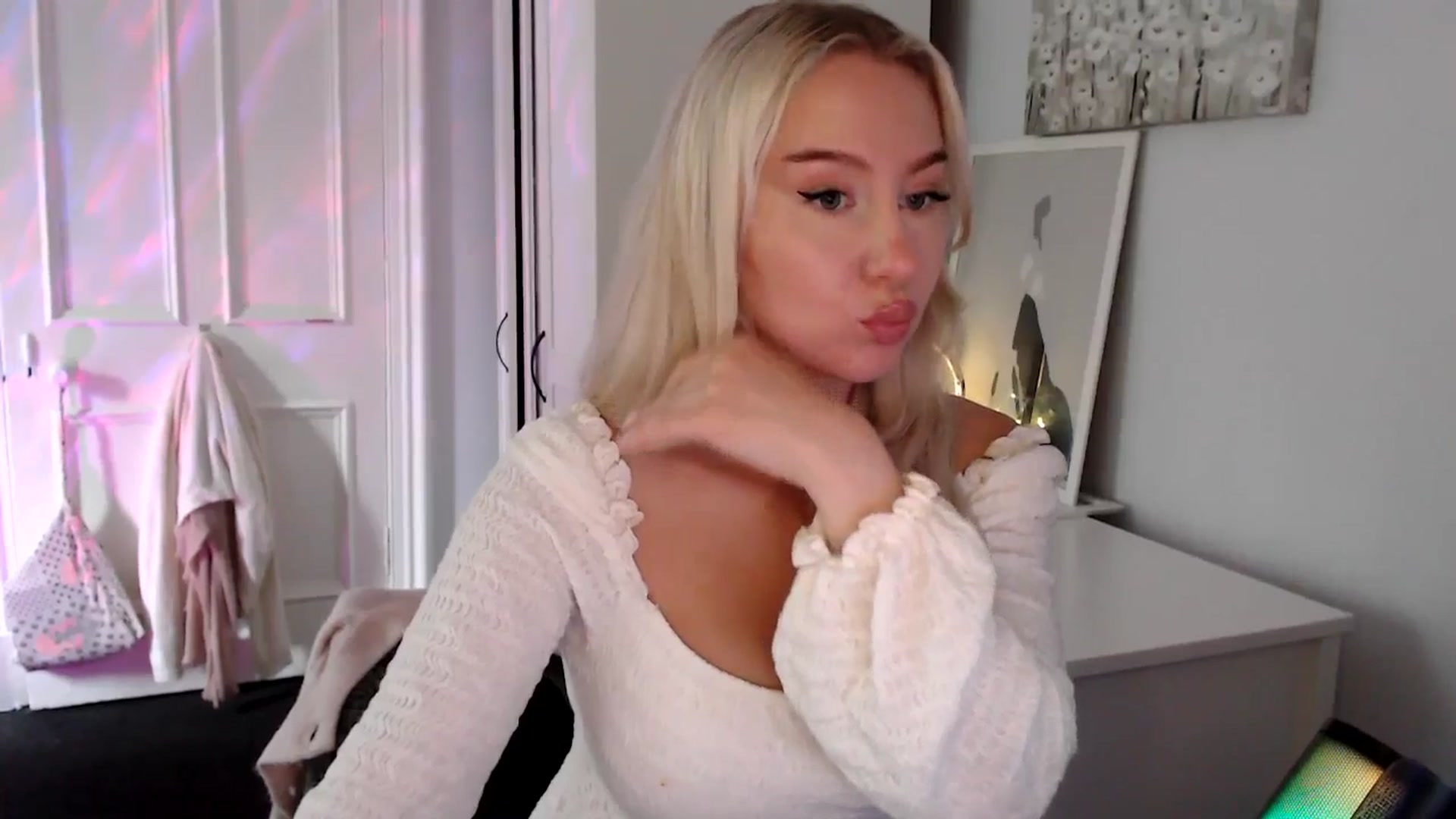 Gallery image thumbnail from British_Cutie's myfreecams stream on, 07/14/2025, 15:31 image 3 of 20