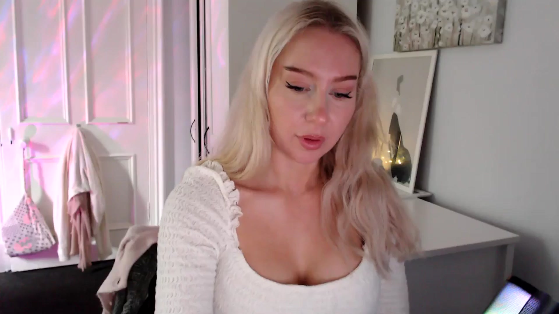 Gallery image thumbnail from British_Cutie's myfreecams stream on, 07/14/2025, 15:31 image 8 of 20