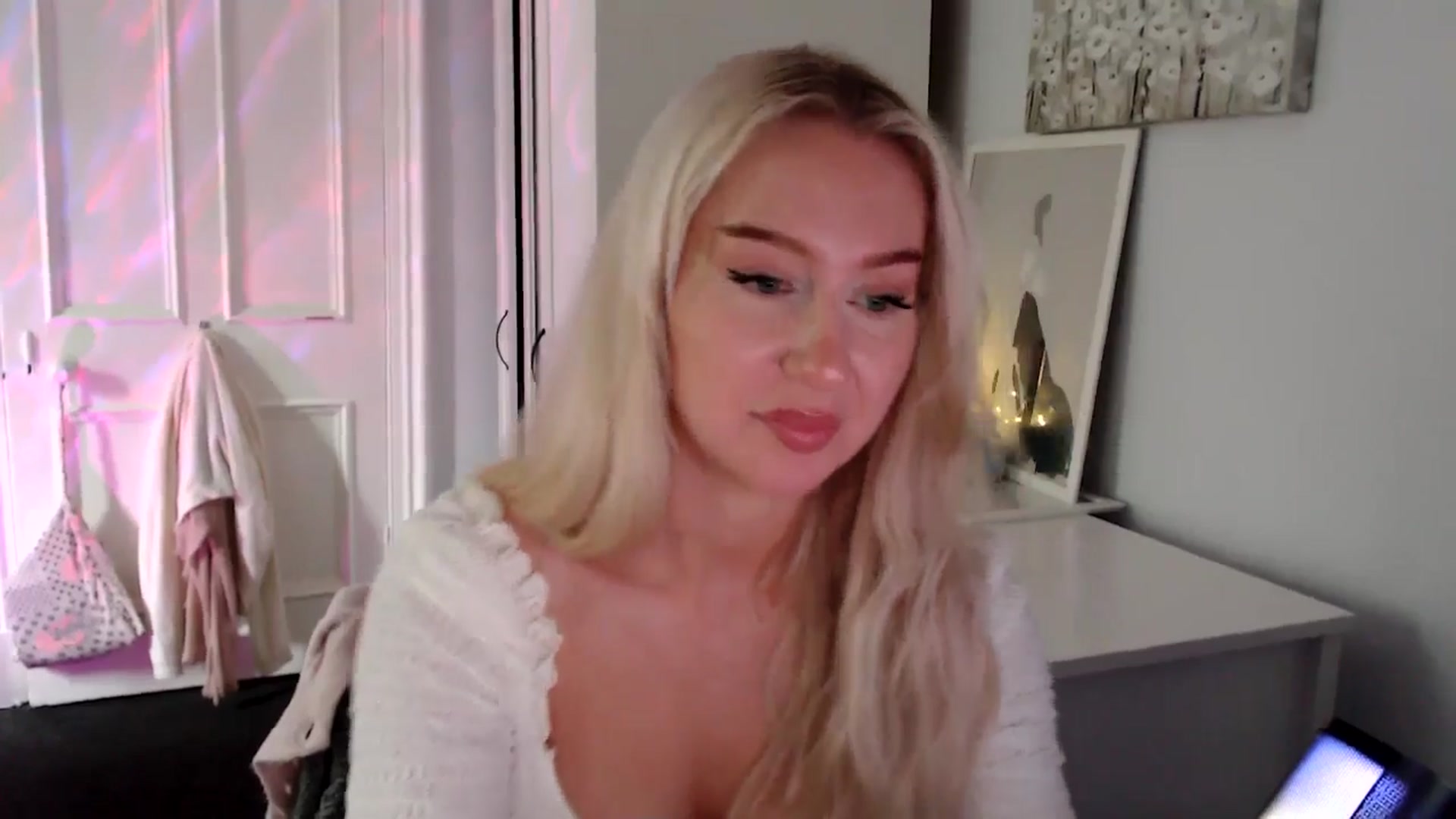 Gallery image thumbnail from British_Cutie's myfreecams stream on, 07/14/2025, 15:31 image 6 of 20