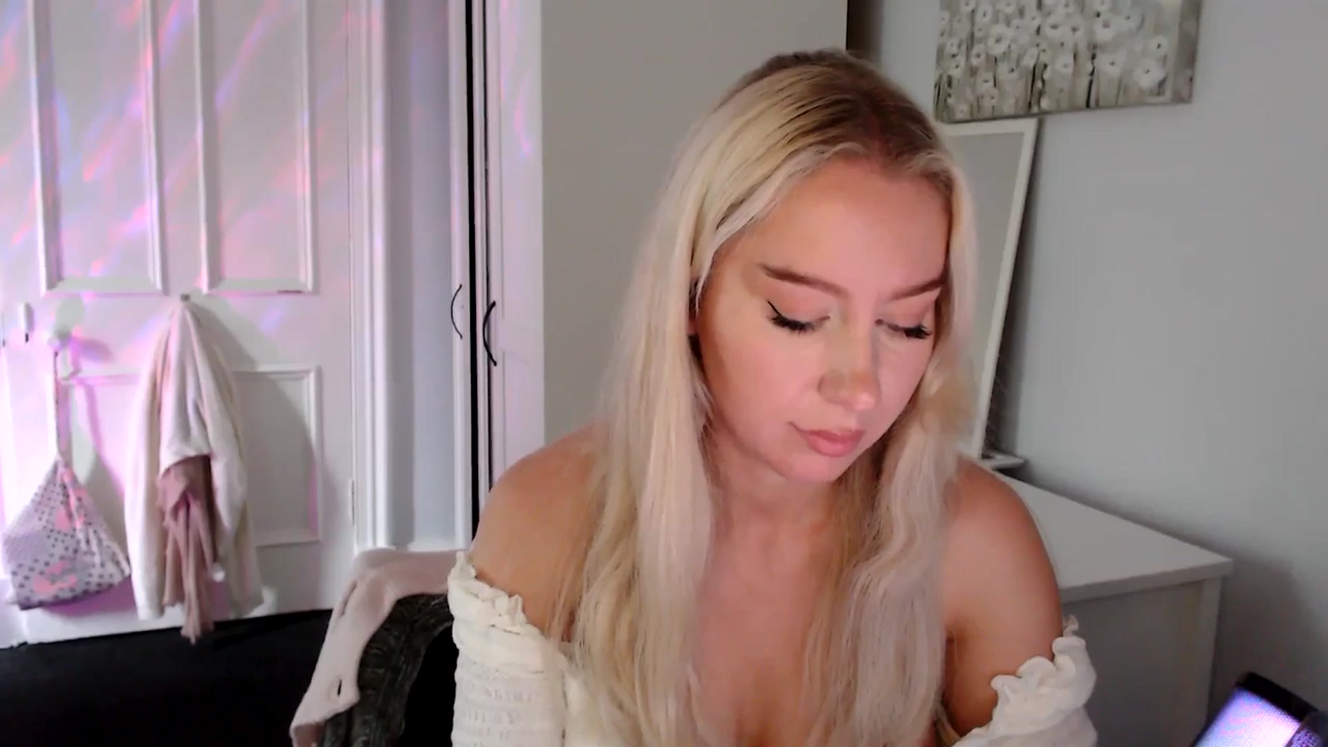 Gallery image thumbnail from British_Cutie's myfreecams stream on, 07/14/2025, 16:08 image 7 of 20