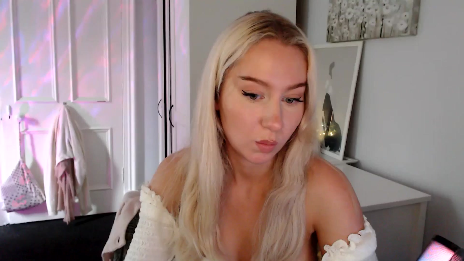 Gallery image thumbnail from British_Cutie's myfreecams stream on, 07/14/2025, 16:08 image 6 of 20