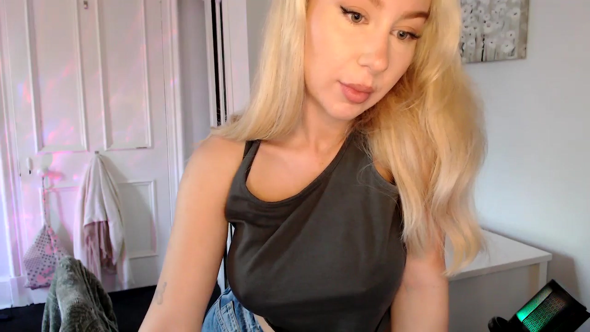 Gallery image thumbnail from British_Cutie's myfreecams stream on, 07/16/2025, 18:11 image 2 of 20
