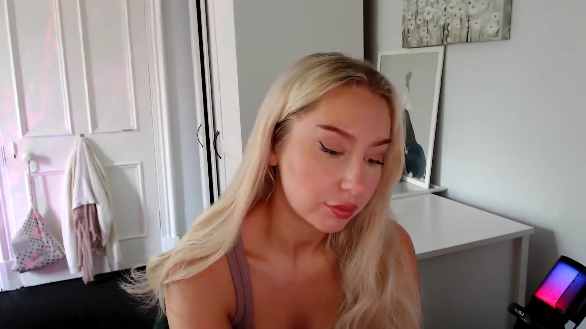 Gallery image thumbnail from British_Cutie's myfreecams stream on, 07/17/2025, 11:38 image 2 of 20
