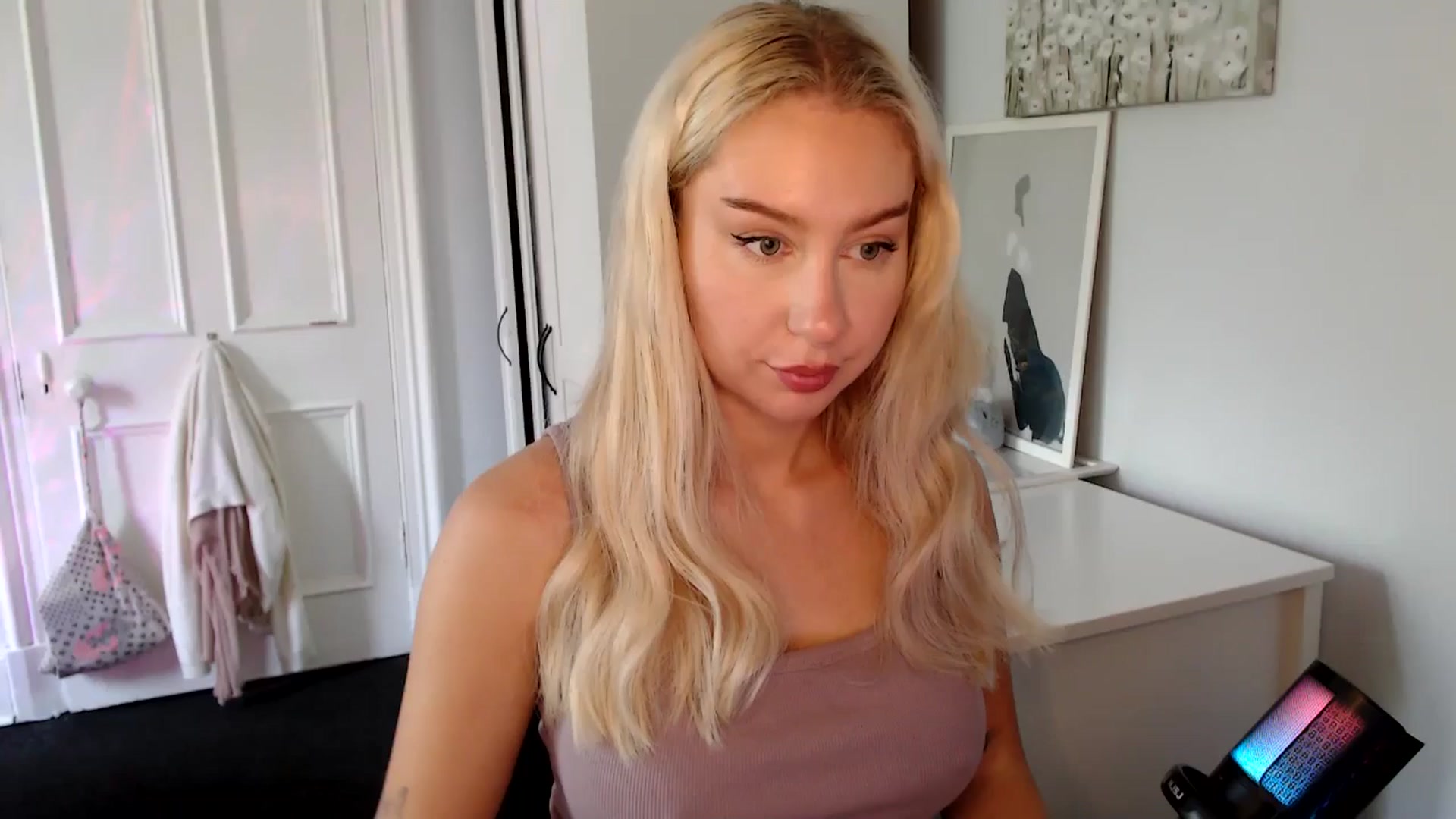 Gallery image thumbnail from British_Cutie's myfreecams stream on, 07/17/2025, 11:38 image 13 of 20