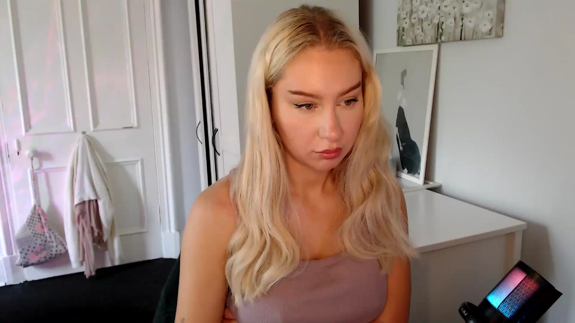 Gallery image thumbnail from British_Cutie's myfreecams stream on, 07/17/2025, 11:38 image 16 of 20