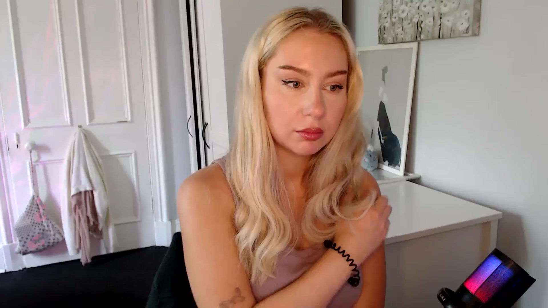 Gallery image thumbnail from British_Cutie's myfreecams stream on, 07/17/2025, 11:38 image 17 of 20