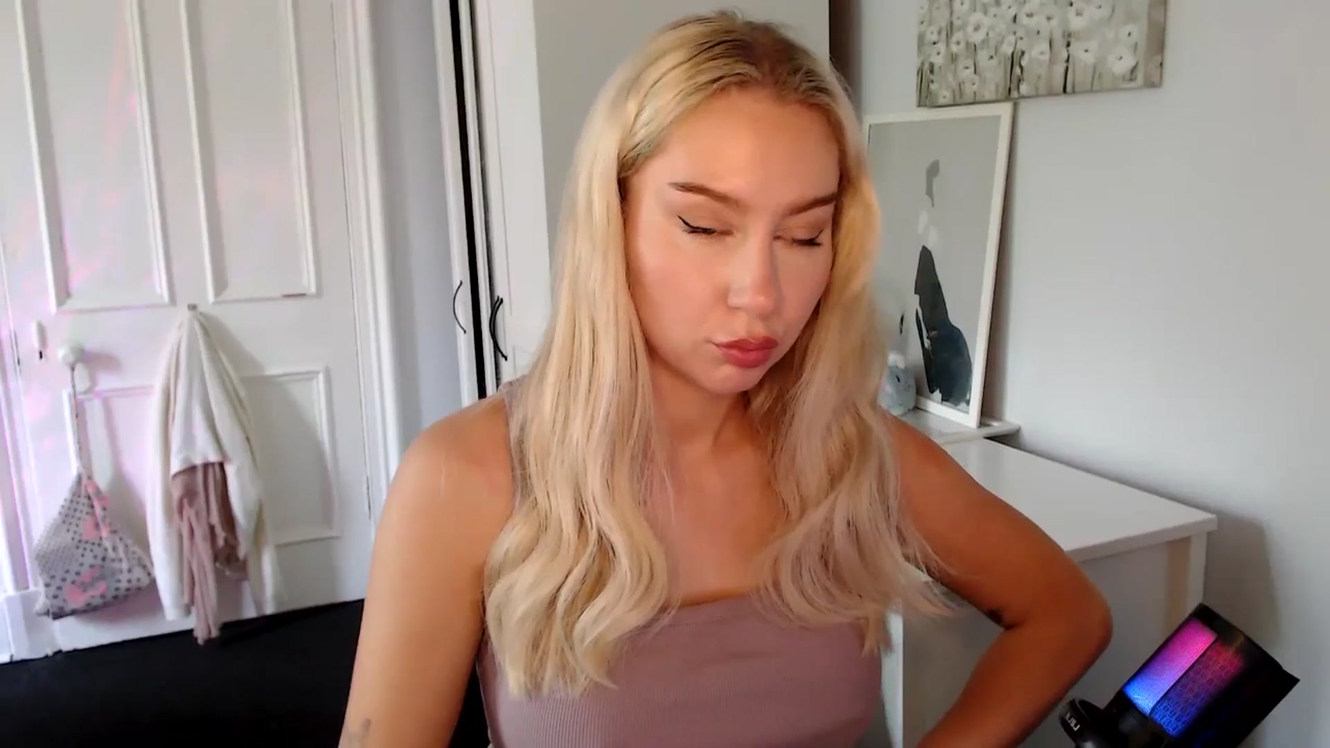 Gallery image thumbnail from British_Cutie's myfreecams stream on, 07/17/2025, 11:38 image 18 of 20