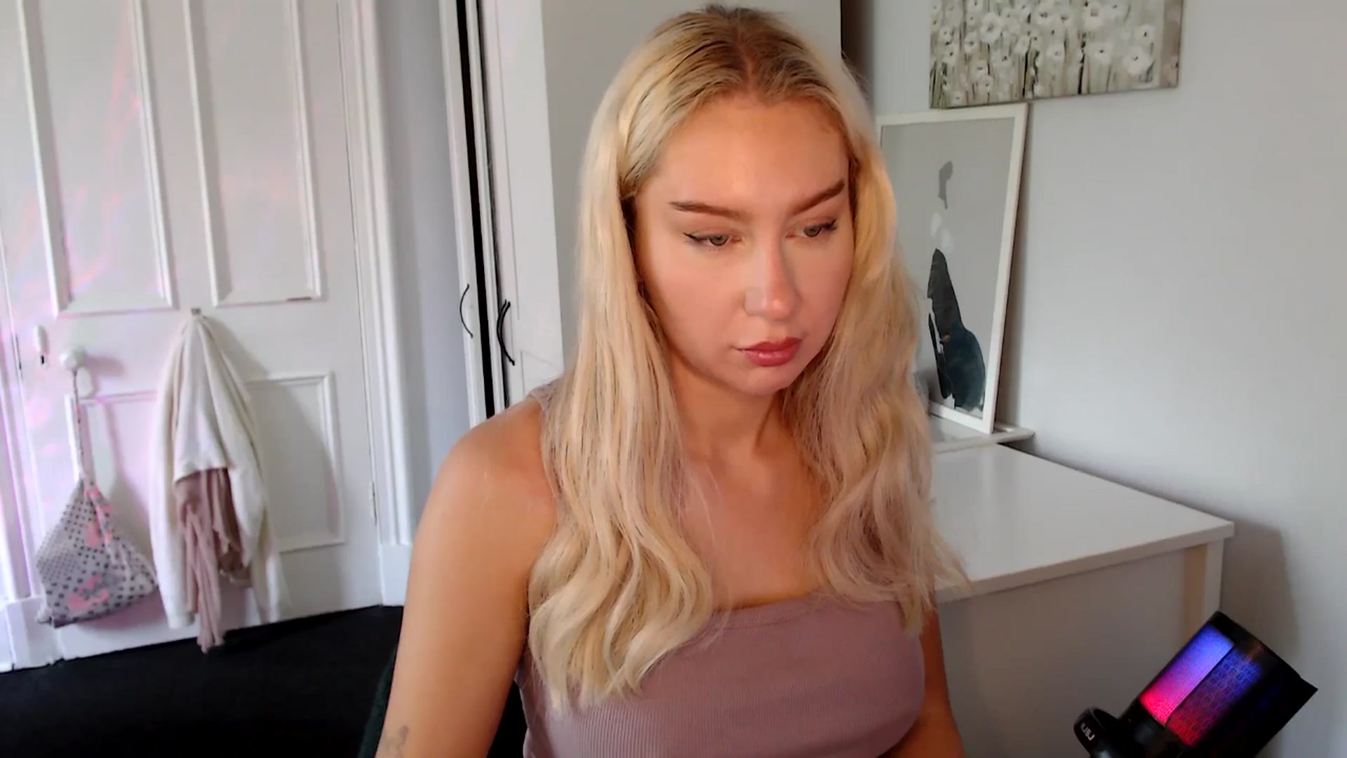 Gallery image thumbnail from British_Cutie's myfreecams stream on, 07/17/2025, 11:38 image 15 of 20