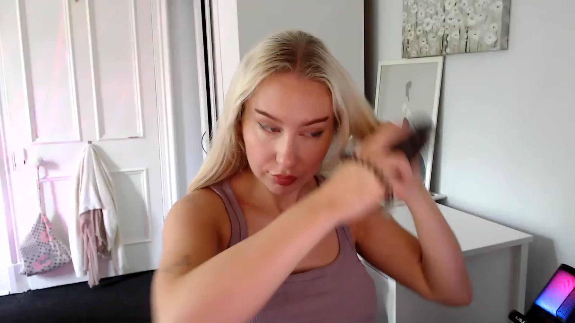 Gallery image thumbnail from British_Cutie's myfreecams stream on, 07/17/2025, 11:38 image 1 of 20