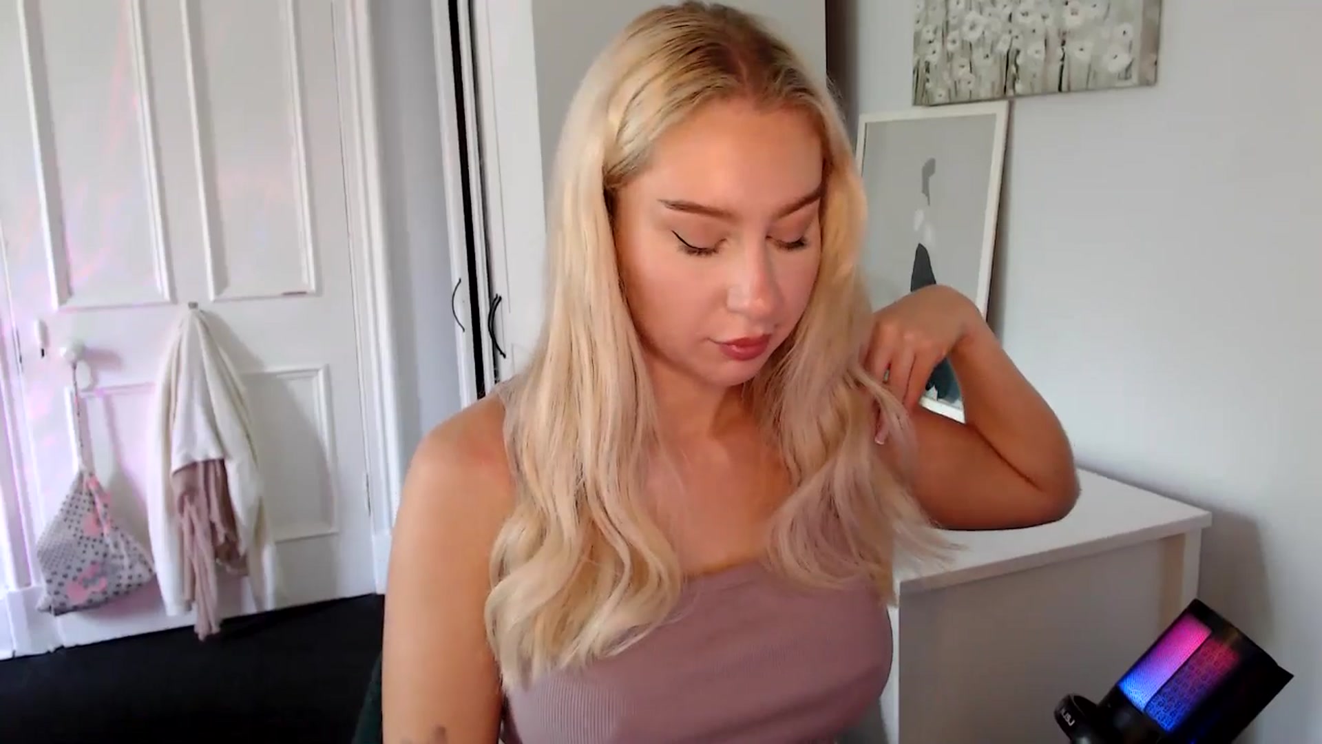 Gallery image thumbnail from British_Cutie's myfreecams stream on, 07/17/2025, 11:38 image 14 of 20