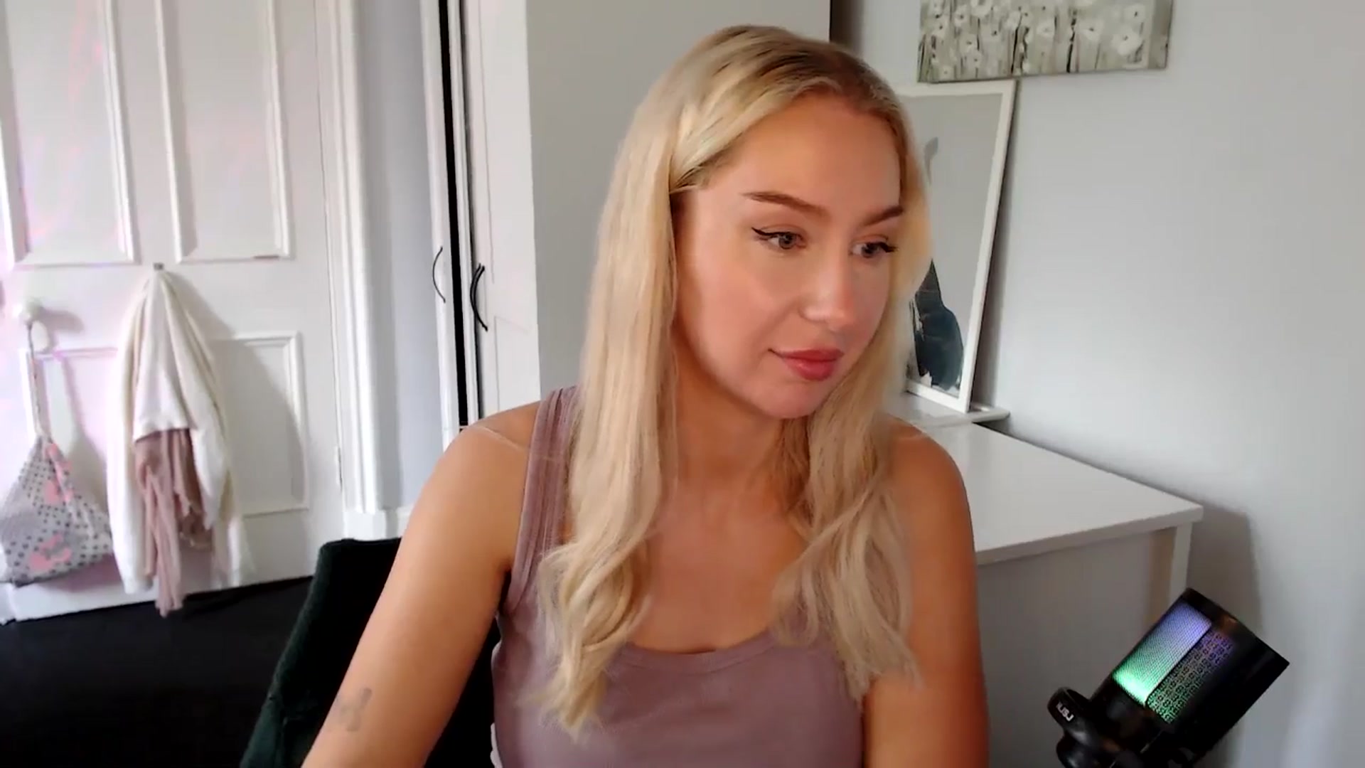 Gallery image thumbnail from British_Cutie's myfreecams stream on, 07/17/2025, 12:35 image 10 of 20