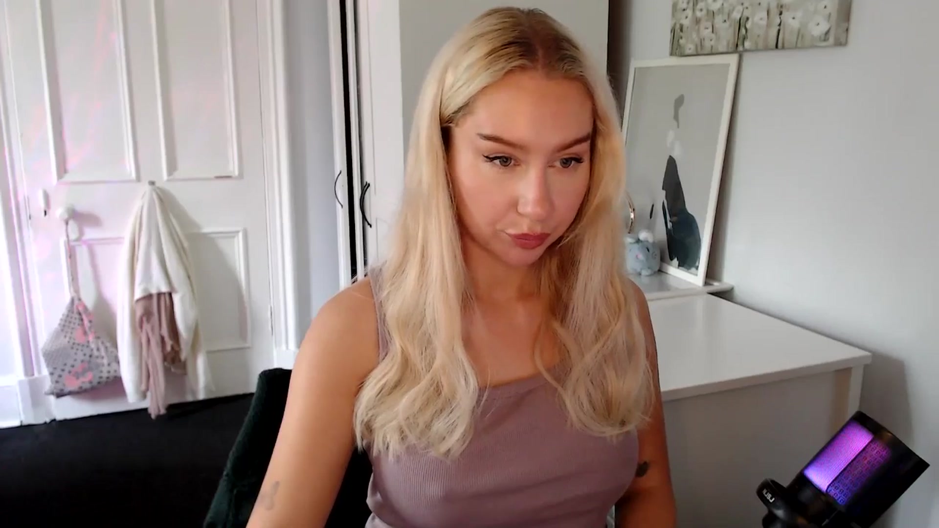 Gallery image thumbnail from British_Cutie's myfreecams stream on, 07/17/2025, 12:35 image 8 of 20