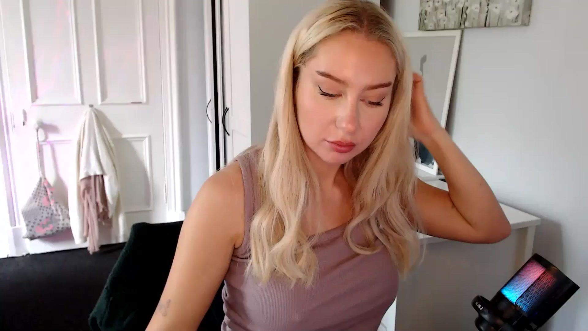 Gallery image thumbnail from British_Cutie's myfreecams stream on, 07/17/2025, 12:35 image 20 of 20