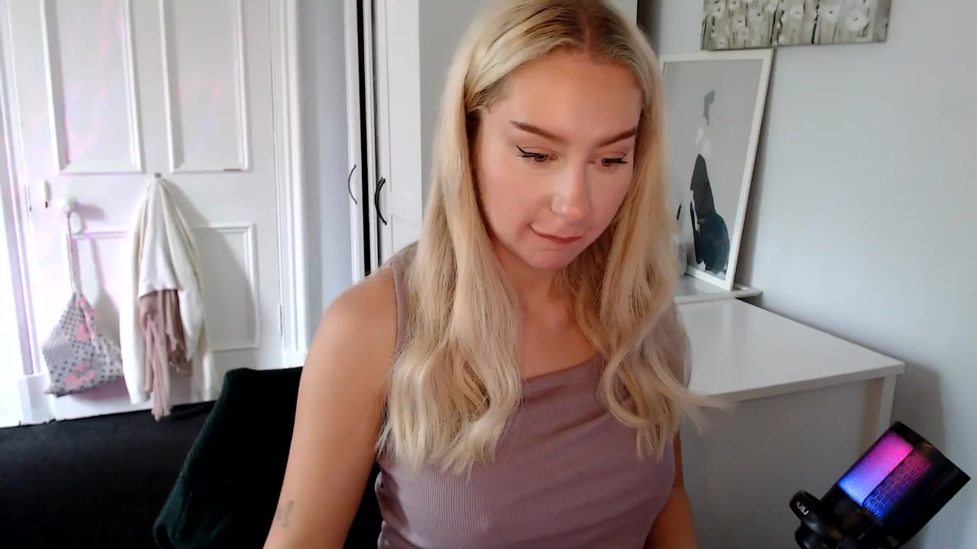 Gallery image thumbnail from British_Cutie's myfreecams stream on, 07/17/2025, 12:35 image 19 of 20