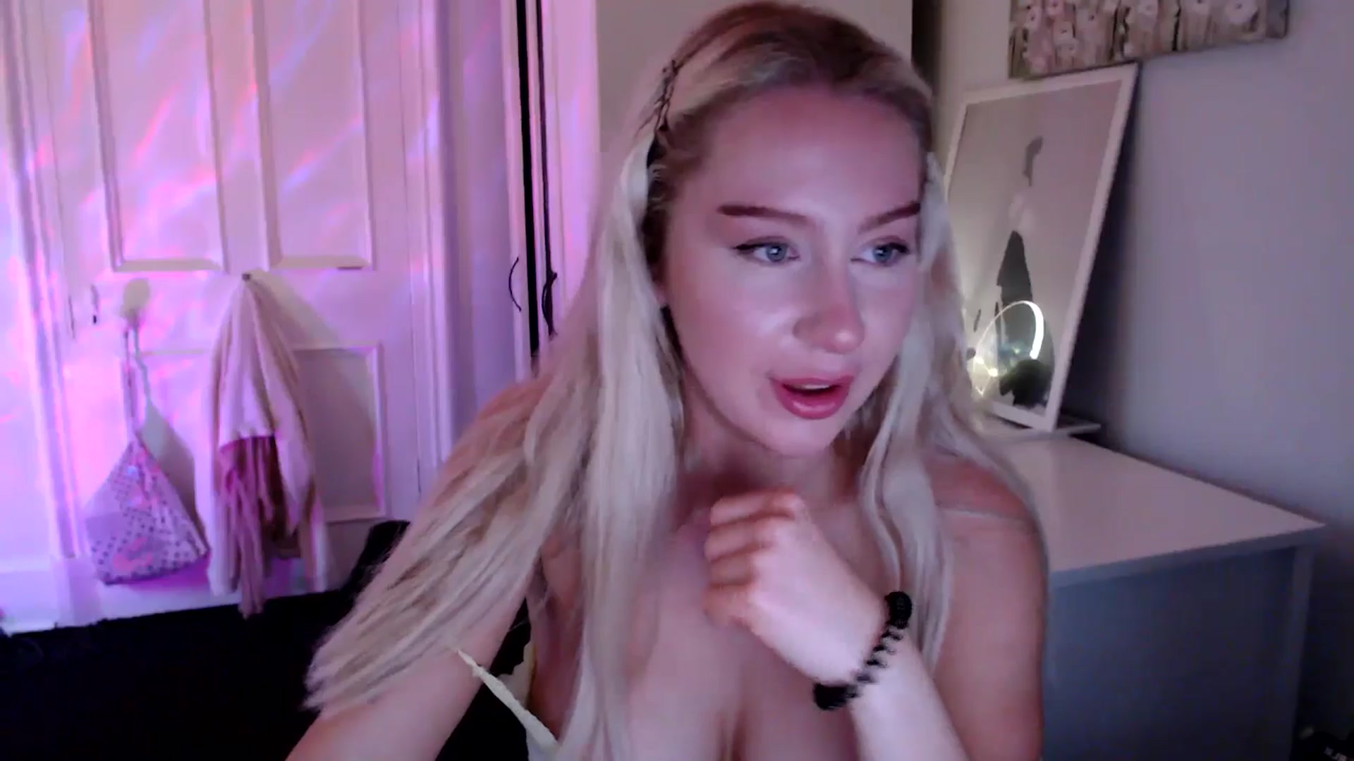 Gallery image thumbnail from British_Cutie's myfreecams stream on, 07/17/2025, 21:04 image 8 of 20