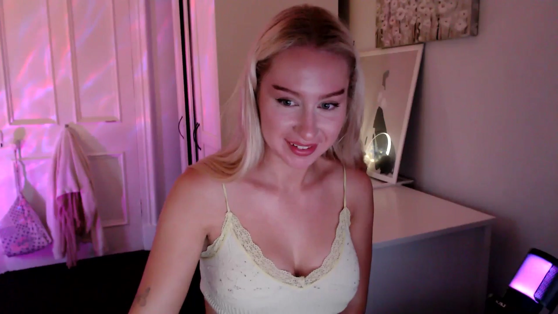 Gallery image thumbnail from British_Cutie's myfreecams stream on, 07/17/2025, 21:04 image 14 of 20