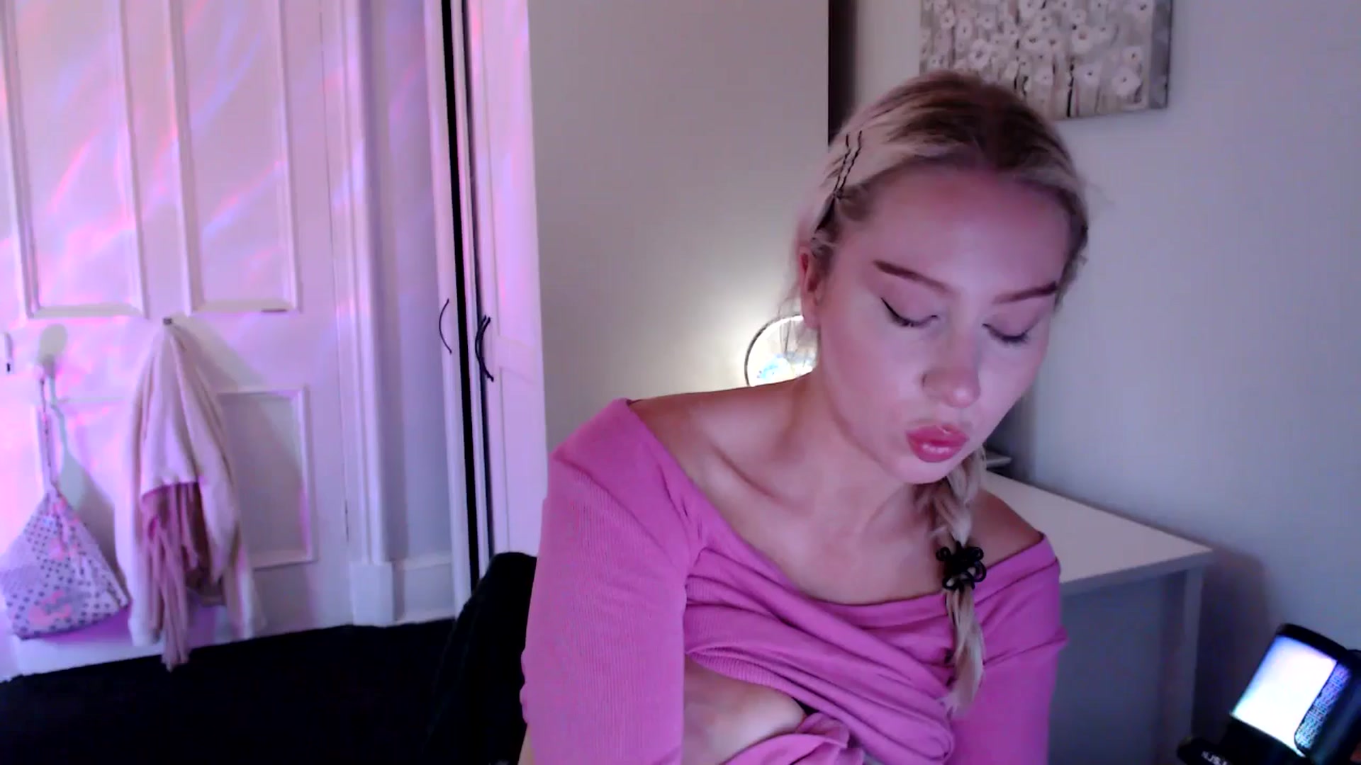 Gallery image thumbnail from British_Cutie's myfreecams stream on, 07/17/2025, 21:04 image 1 of 20