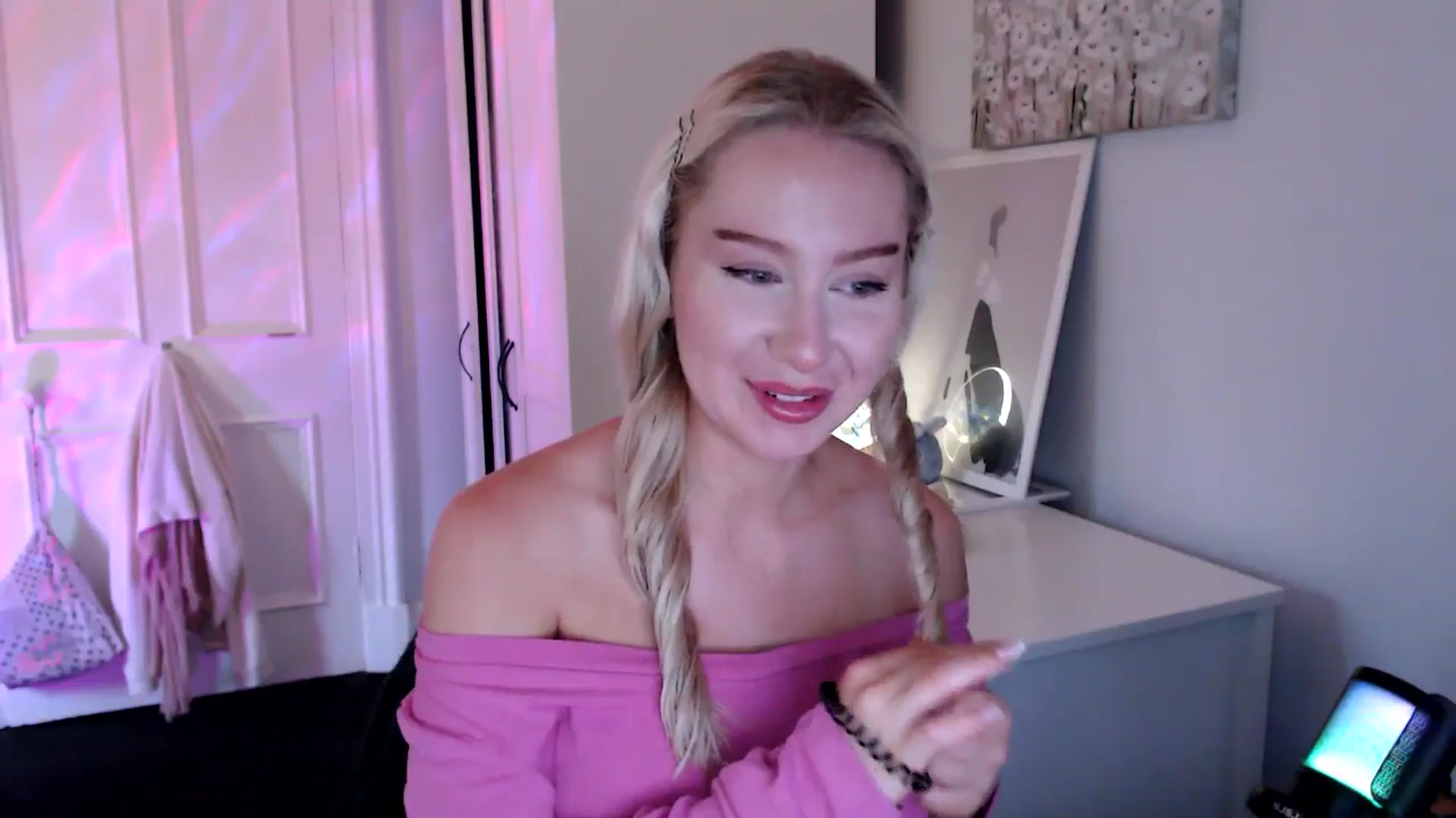 Gallery image thumbnail from British_Cutie's myfreecams stream on, 07/17/2025, 21:04 image 2 of 20