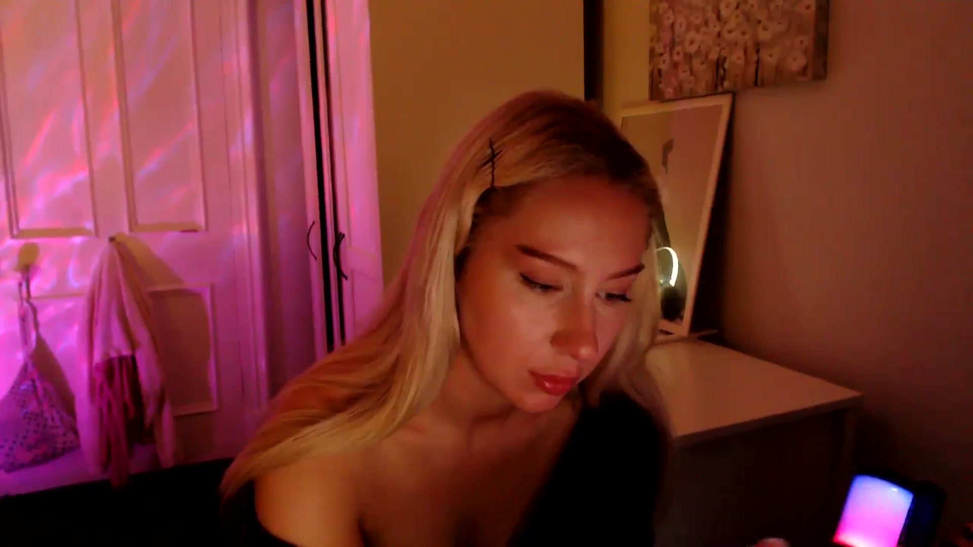 Gallery image thumbnail from British_Cutie's myfreecams stream on, 07/17/2025, 22:36 image 8 of 20